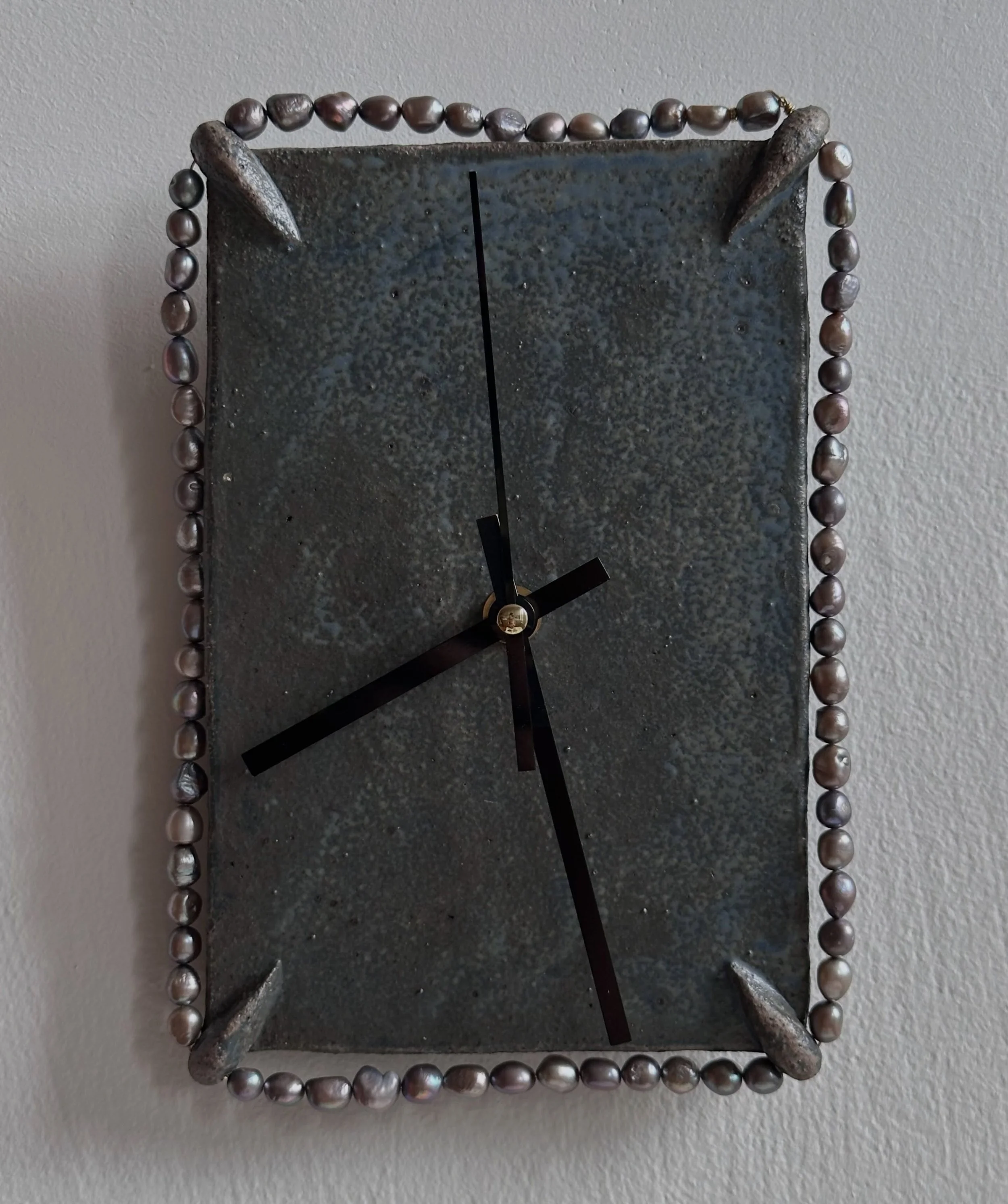 everpossessed by time 

and her veiled machinations

and thru her veil,

memory

pearl + clock kintsugi to revive babanne&rsquo;s shattered dishes 🥀

ghost clock before baptism by fire

THE TOWER XVI

⏳