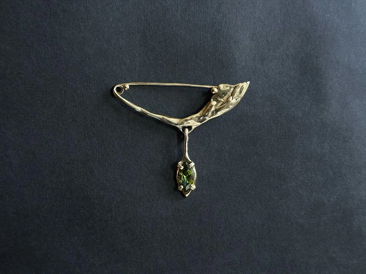 BROOCH IV