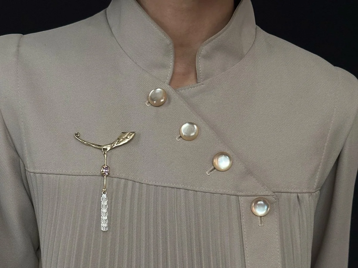 BROOCHBODY.jpg