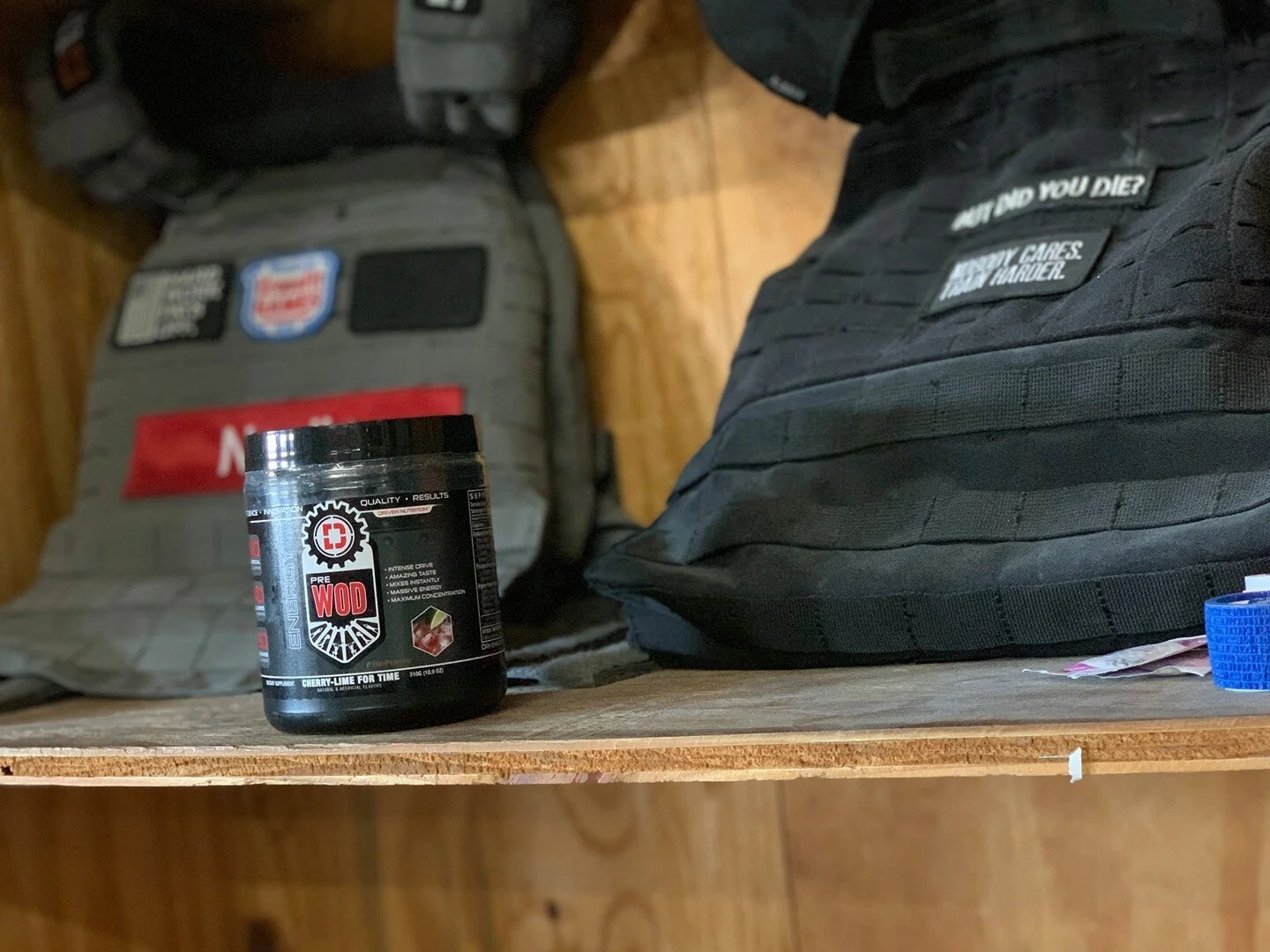 Let&rsquo;s dive into the science of @drivennutrition PreWOD&trade;!👩&zwj;🔬 Most pre-workouts contain caffeine, beta-alanine, and other performance-enhancing ingredients.

⬆️Increased motivation from powerful mood enhancers DMAE &amp; Caffeine
🛡Mu