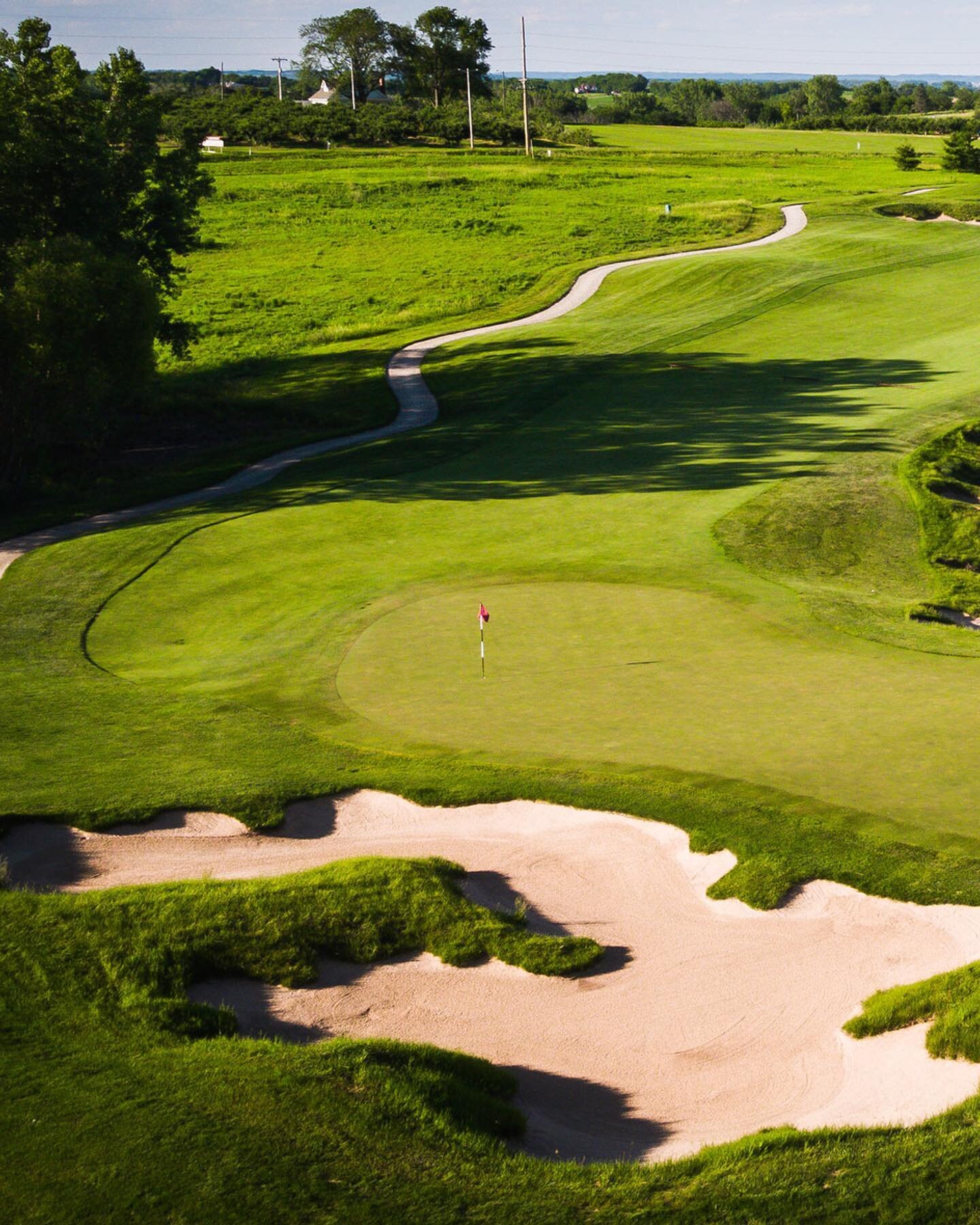 The Par 4, 5th hole at @arborlinks. Tag someone who would get stuck in those bunkers 😳 #Fore #DormieNetwork
