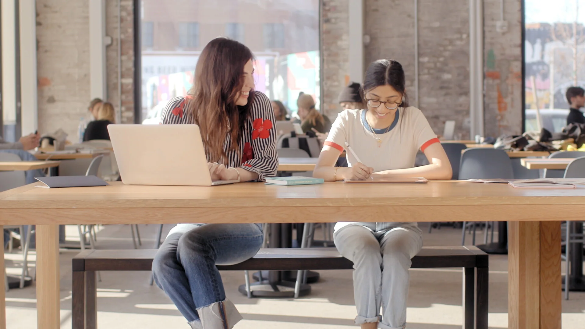 MADEWELL_WMNSDAY_60SEC_V5_CONFORM.mov.mp4.00_00_08_22.Still002.jpg