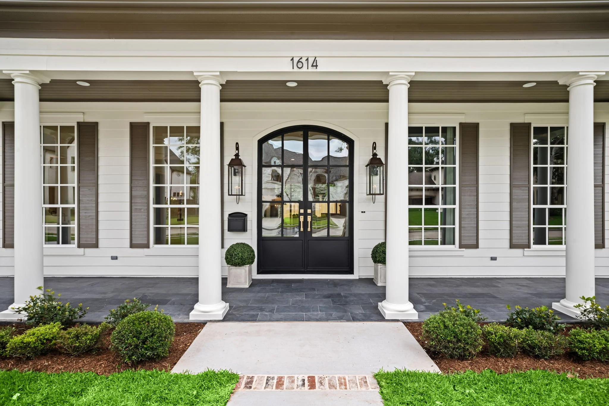 3-web-or-mls-Paragon - 1614 Lynnview Dr v2-5.jpg