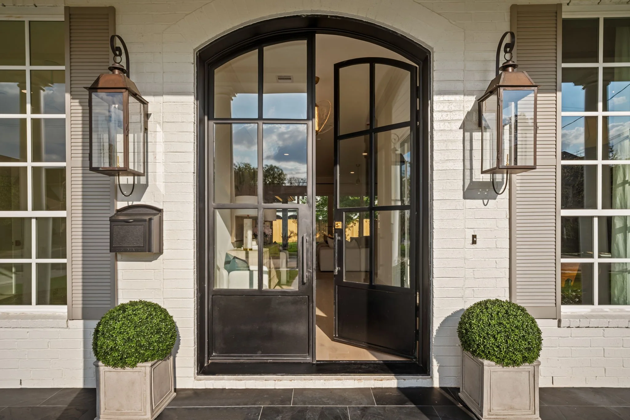 4-web-or-mls-Paragon - 1426 Huge Oaks V3-2.jpg