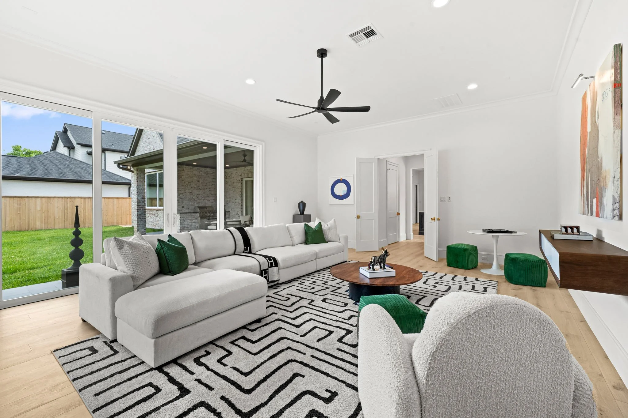 28-web-or-mls-Paragon - 1614 Lynnview Dr-18.jpg