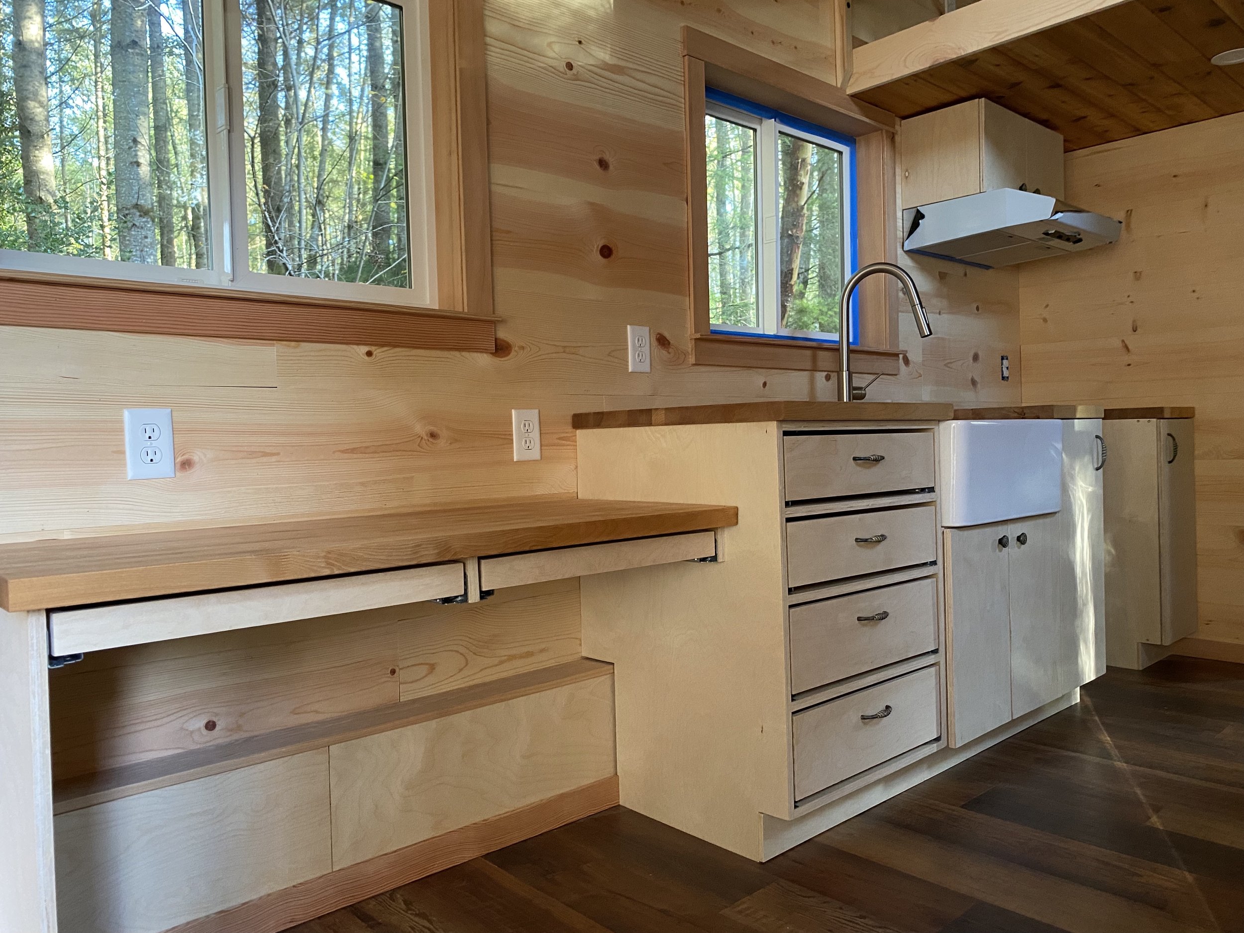 kitchen cabs with attached desk.jpg
