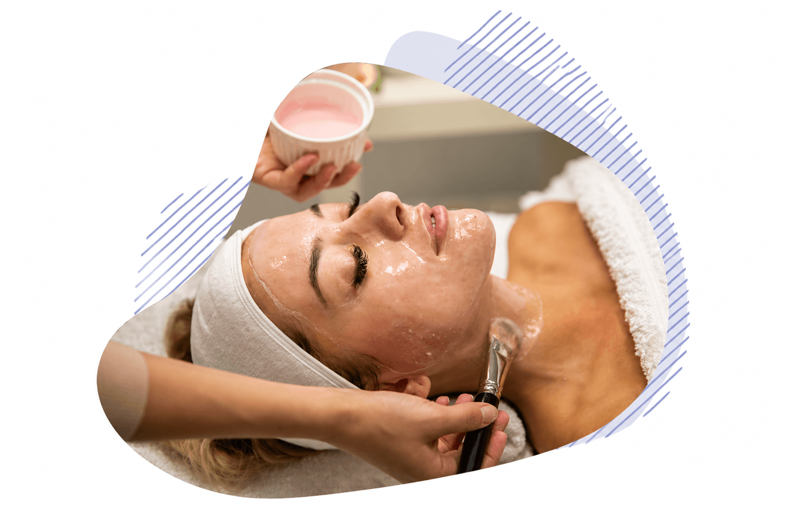 Mannequin en studio avec peau parfaite illustrant la technique du layering backstage