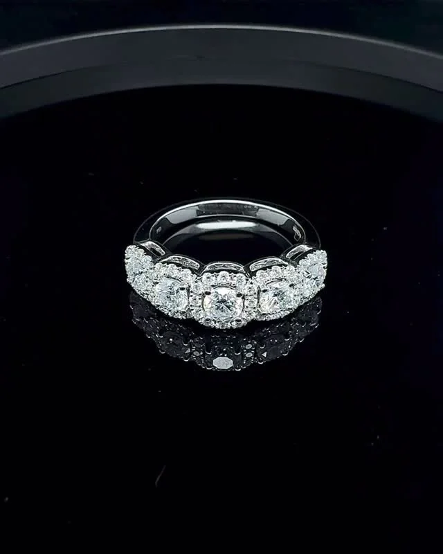 18K White Gold featuring five large cushion-cut diamonds, each surrounded by a halo of smaller round diamonds.
€7,400.00
#irishjewellery #eternityband #cushiondiamondring #halodiamond #boynejewellersdrogheda #drogheda #shoplocal #irishjeweller