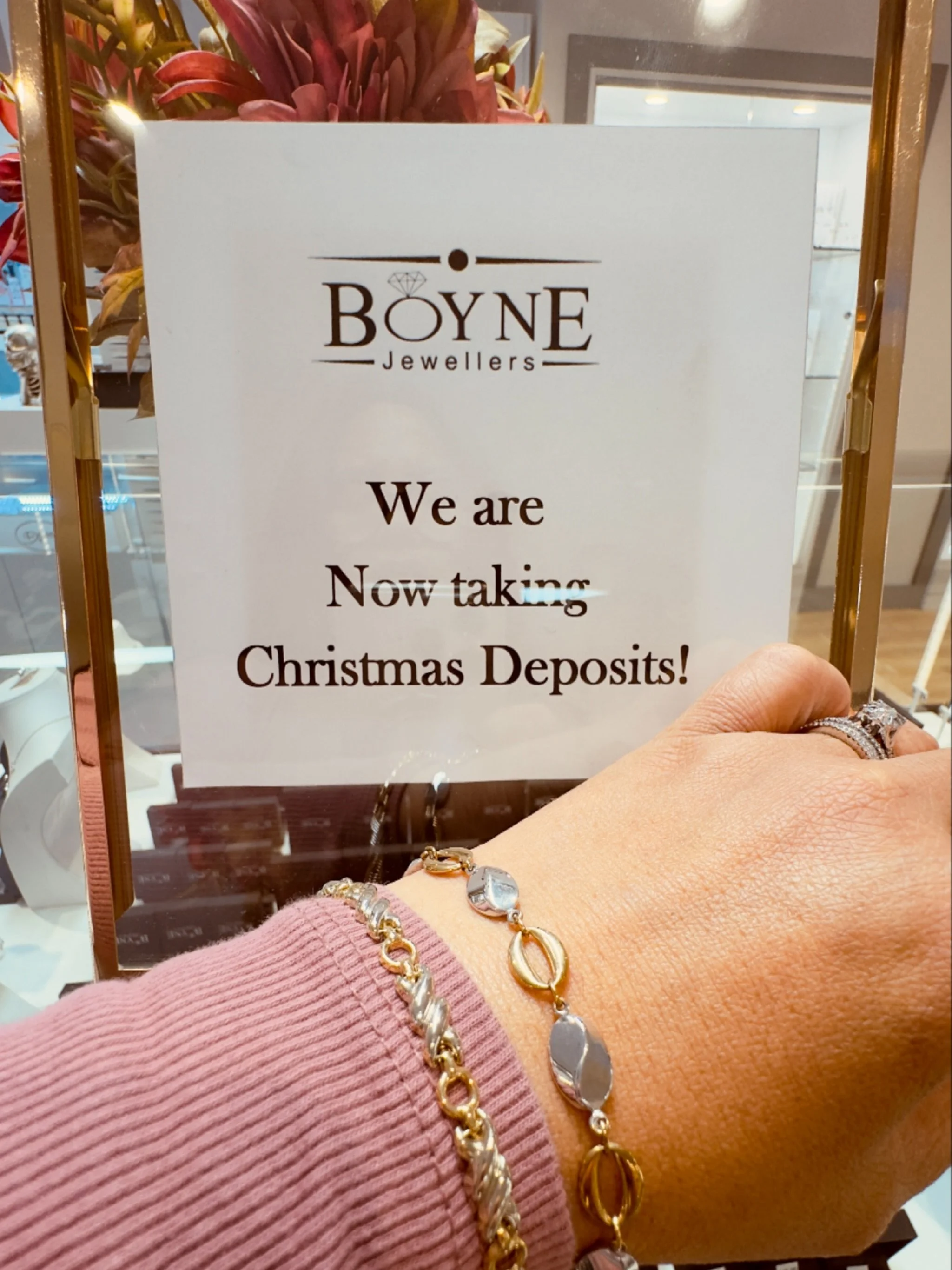 We are now taking Christmas Deposit!

#jewellery #christmaspresents #giftideas #bepreparednotscared #deposit #gold  #diamond 
#boynejewellersdrogheda #louth #shoplocal