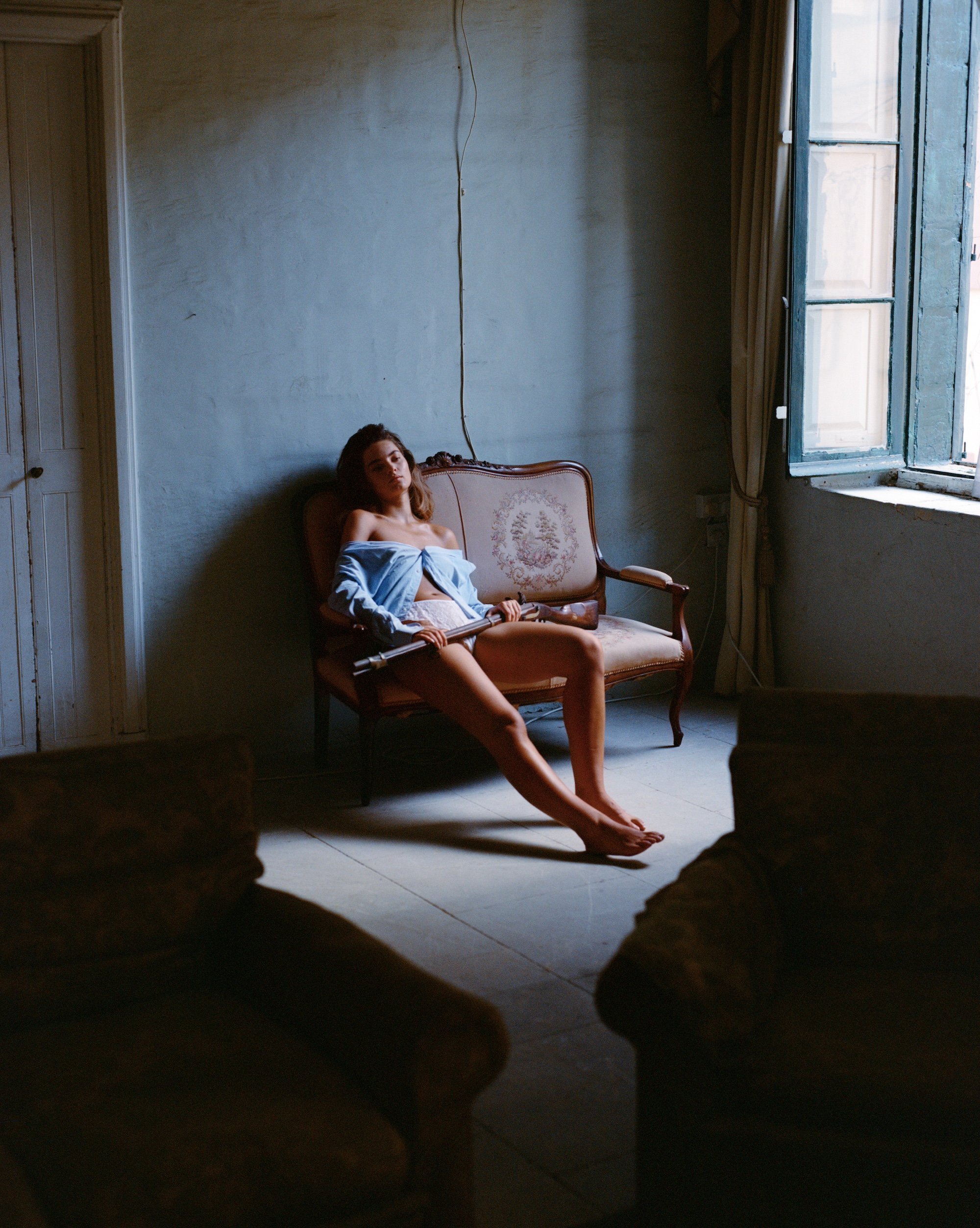  Hair styling by London-based hairstylist Elvire de la Roux.