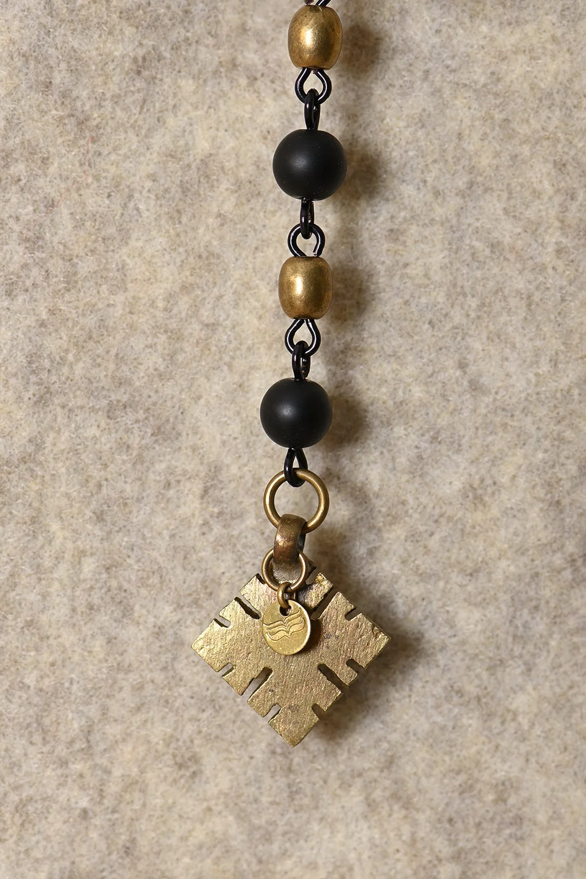 Chapelet_Noir_Necklace_4.jpg