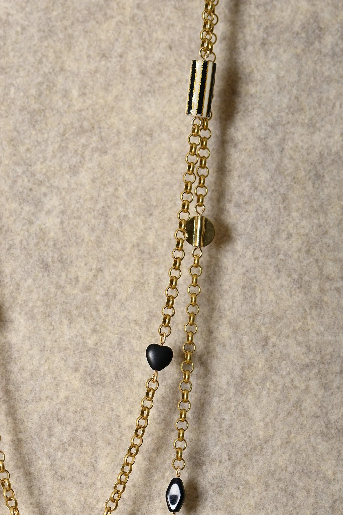 Game_Night_Necklace_blackhearts_2.jpg