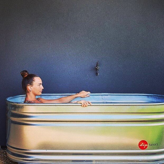 Cold water immersion keeps you &lsquo;in the moment&rsquo;, so it is the ultimate form of mindfulness 🧘🏽&zwj;♀️ 

@thetravelling_pt  @lollyagency 

#coldwatertherapy #coldwaterimmersion #icebath #diptanks #takeadip #meditation #wellness #coldwaterp