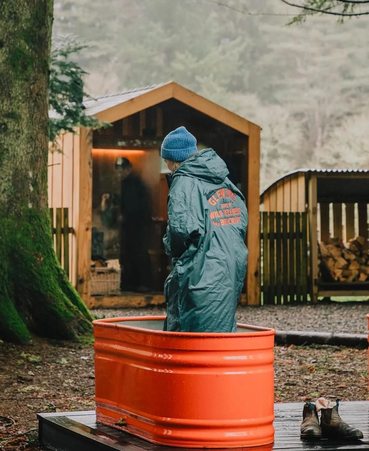 Some stunning imagery coming from @glendyecabinsandcottages 🧡🧡 Two of our 6ft oval Diptanks, custom painted in Bright Orange. What a perfect setting for it 🌳🌲