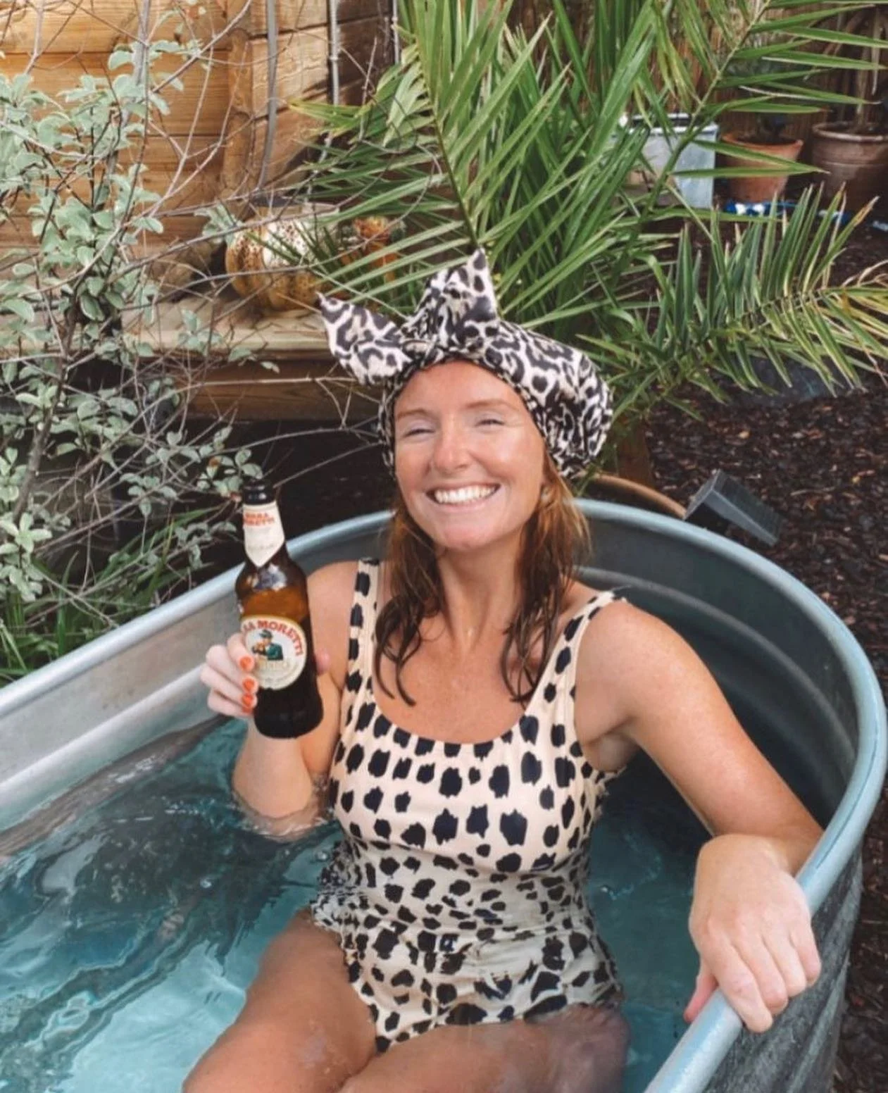 dip-a-day 💦 

Absolutely love this pic of @holly_elizabethjohnson enjoying a dip @waterandstonewildspa 🌿 

Did you take part in the dip-a-day challenge? 

#dipaday #surfersagainstsewage #takeadip #diptanks #dipadayoctober #wildspa #cornwall #newqua