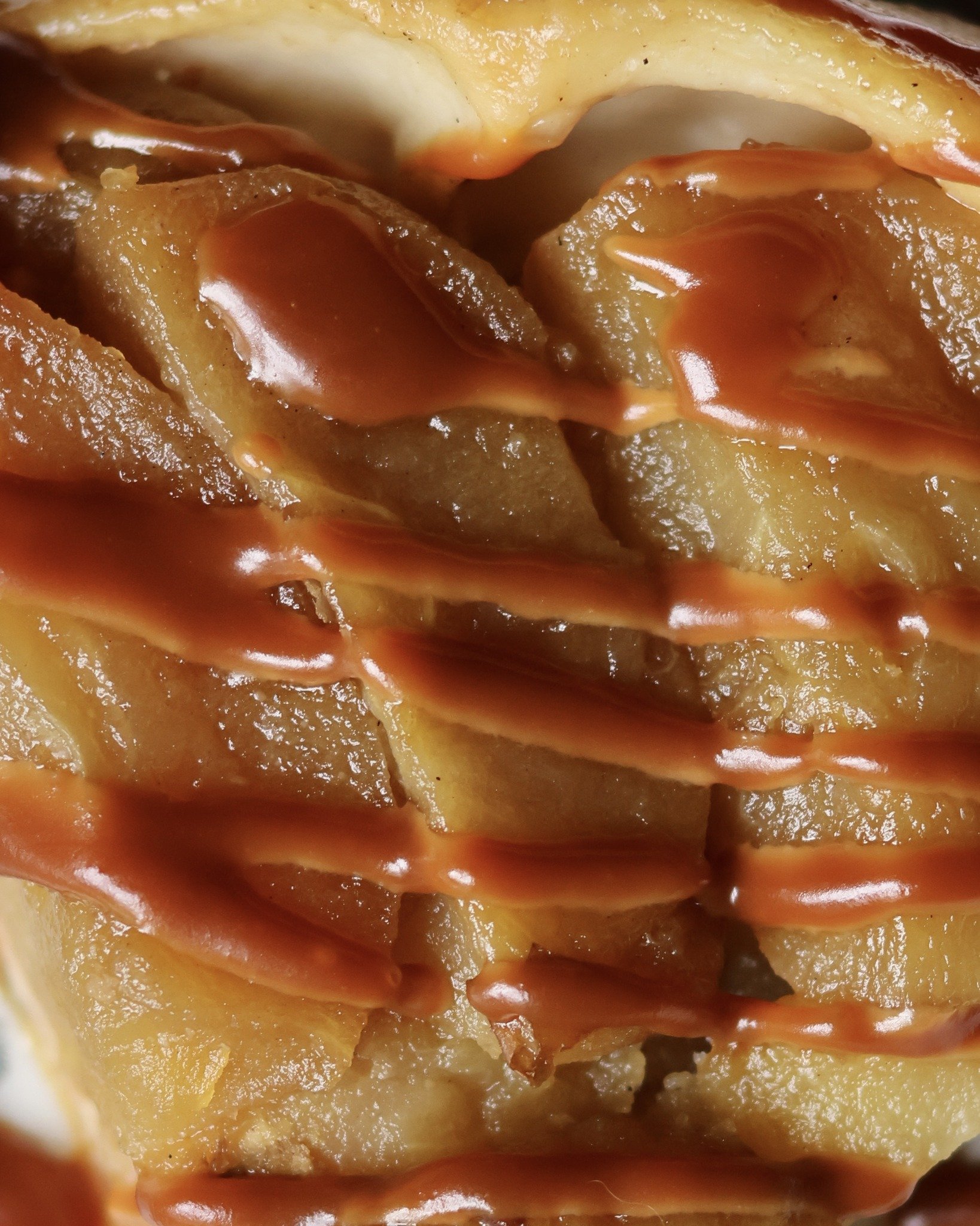 Petit souvenir des repas de chez mamie : Tarte tatin maison, servie avec son petit pot de cr&egrave;me fra&icirc;che pour plus de gourmandise 🥄

#restaurantlisleadam #restaurantvaldoise #valdoise #valďoise #valdoise95 #lisleadamtourisme #lisleadamma