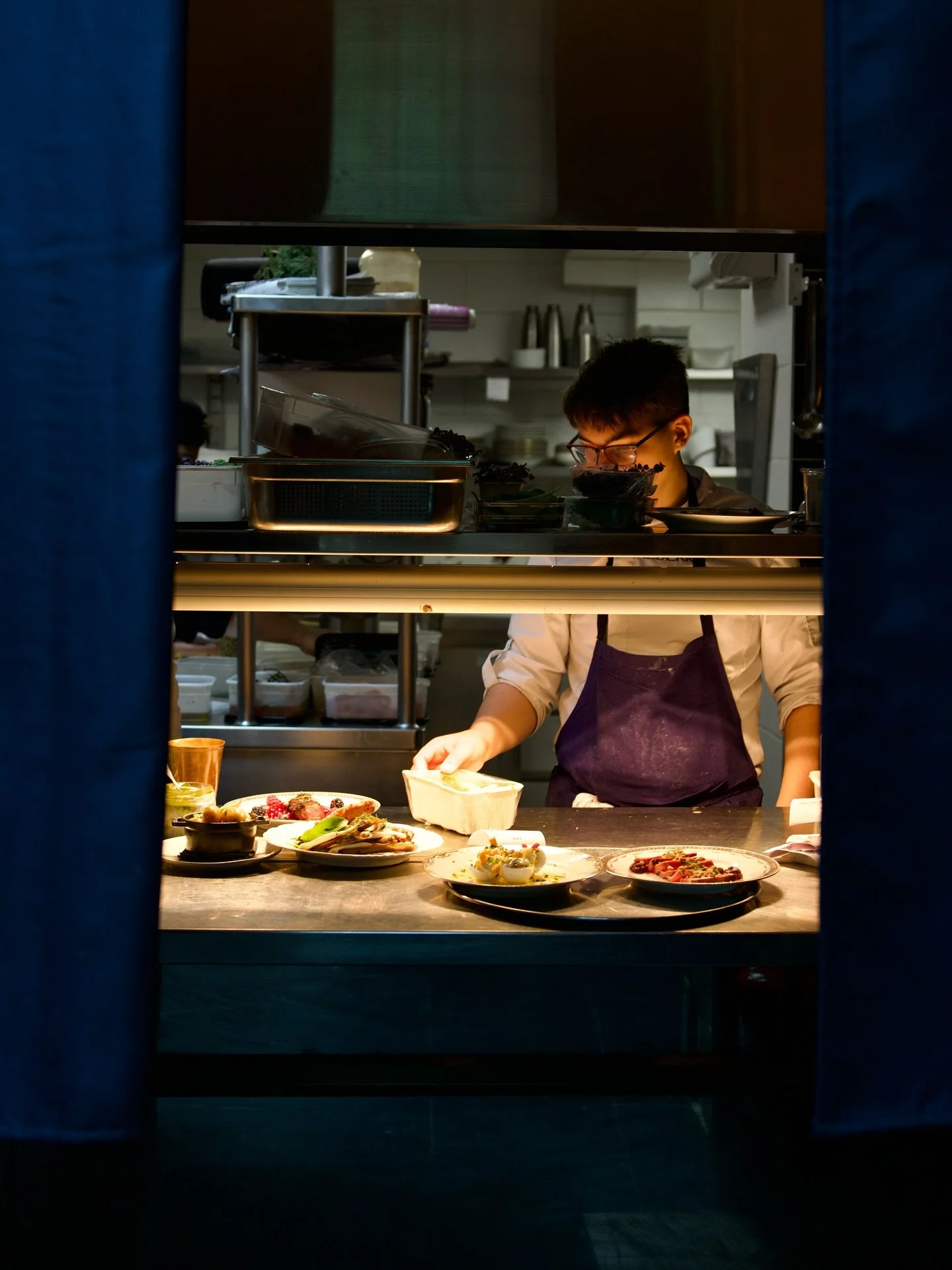 Le temps d&rsquo;un service au Mauricette, c&rsquo;est tout un travail d&rsquo;&eacute;quipe &mdash; en cuisine comme en salle &mdash; pour offrir &agrave; chaque client un moment sinc&egrave;re, gourmand et convivial.

#restaurantlisleadam #restaura