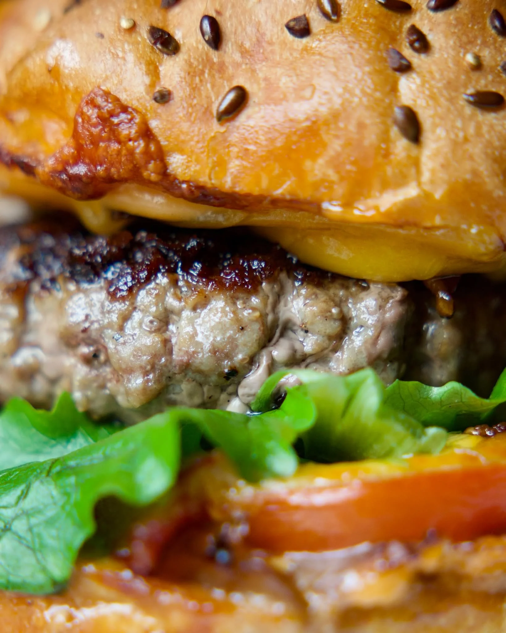 Le classique bacon cheese burger du Mauricette : steak de b&oelig;uf fran&ccedil;ais, bacon croustillant et bun de boulanger. Simple, g&eacute;n&eacute;reux et toujours aussi savoureux ! 🍔

#restaurantlisleadam #restaurantvaldoise #valďoise #valdois