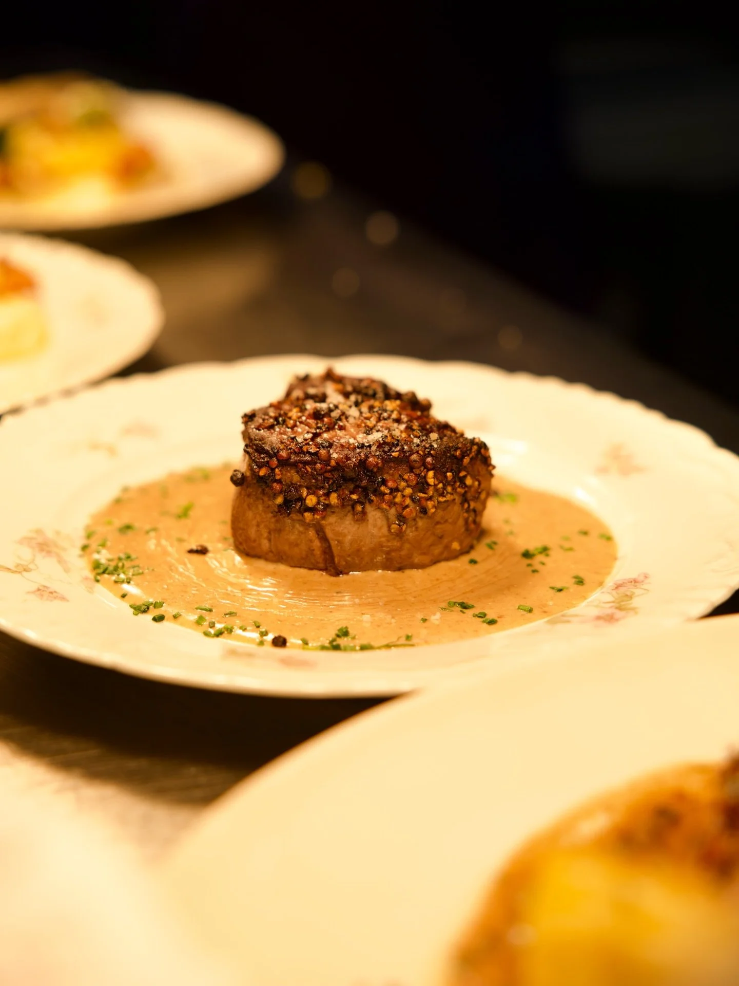 Un bon filet de b&oelig;uf fran&ccedil;ais aux poivres fa&ccedil;on Mauricette 🥩 

#restaurantlisleadam #restaurantvaldoise #valďoise #lisleadamtourisme #lisleadam