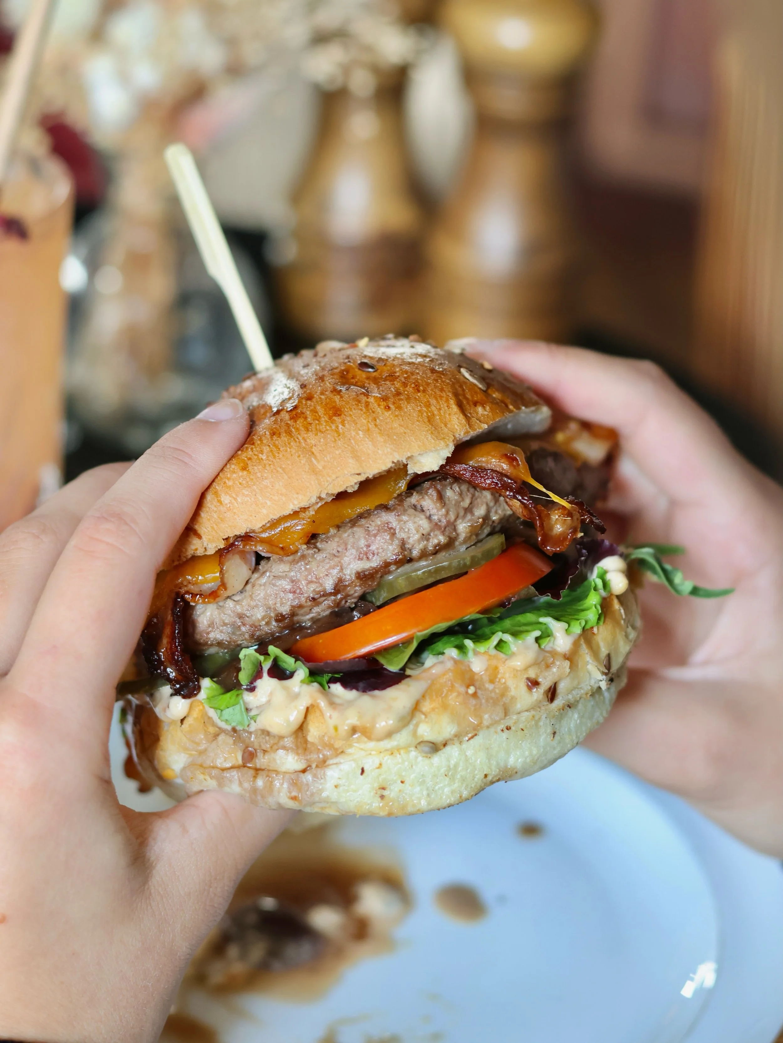 Certaines choses ne se discutent pas. Comme le bacon cheeseburger du Mauricette par exemple ! B&oelig;uf fran&ccedil;ais, bun du boulanger et frites maison. Il n&rsquo;y a plus qu&rsquo;&agrave; 🍔

#restaurantlisleadam #restaurantvaldoise #valďoise 
