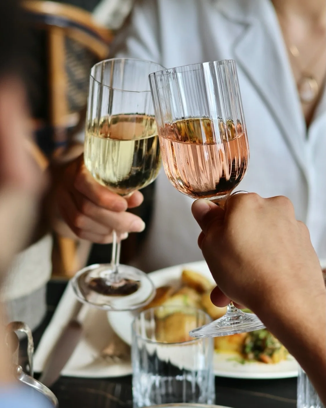 On trinque &agrave; l&rsquo;arriv&eacute;e du week-end ? 🥂
Le Mauricette est ouvert tous les week-ends, r&eacute;servez votre table par t&eacute;l&eacute;phone au 01 34 69 46 41 ou sur mauricetterestaurant.com 🍽️

#restaurantlisleadam #restaurantva