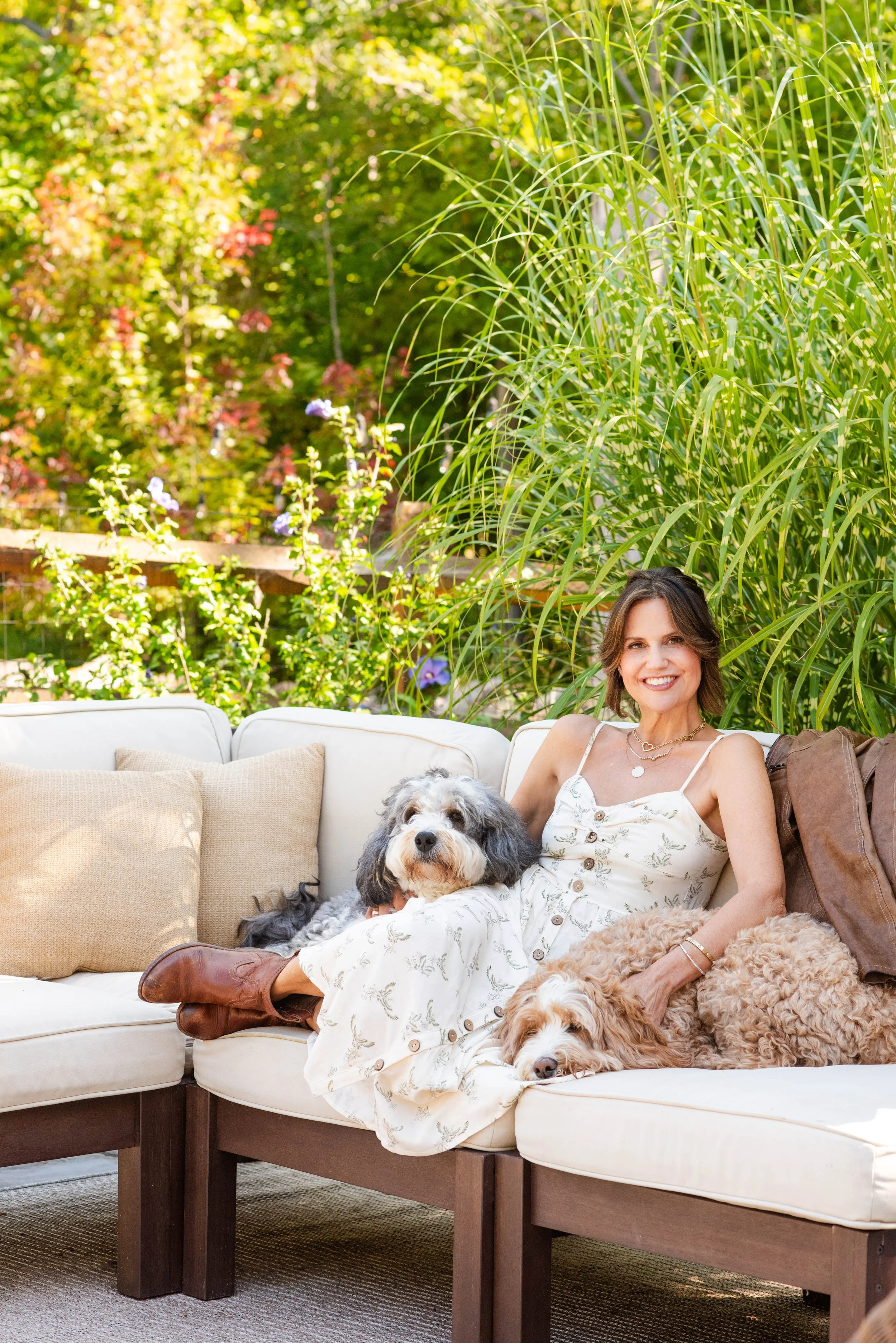 Taylor-Young-Brown-Syr-Woman-Mag-Oct-2025-0070.jpg