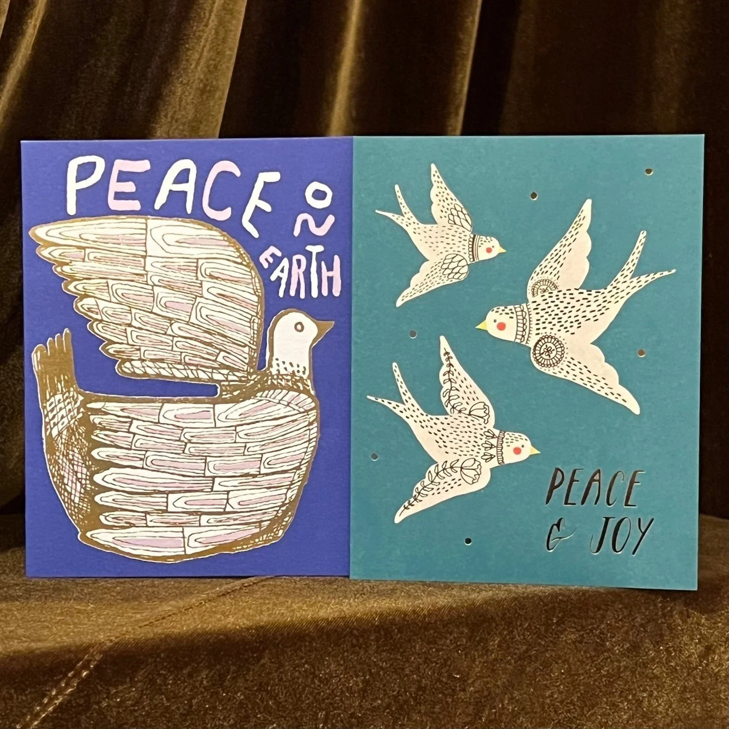 Sending peace and love with every card this holiday season. May your heart be full and your days be merry! I 

#seasonofpeace #shopsmall #mitreboxmpls #northloop #northloopminneapolis