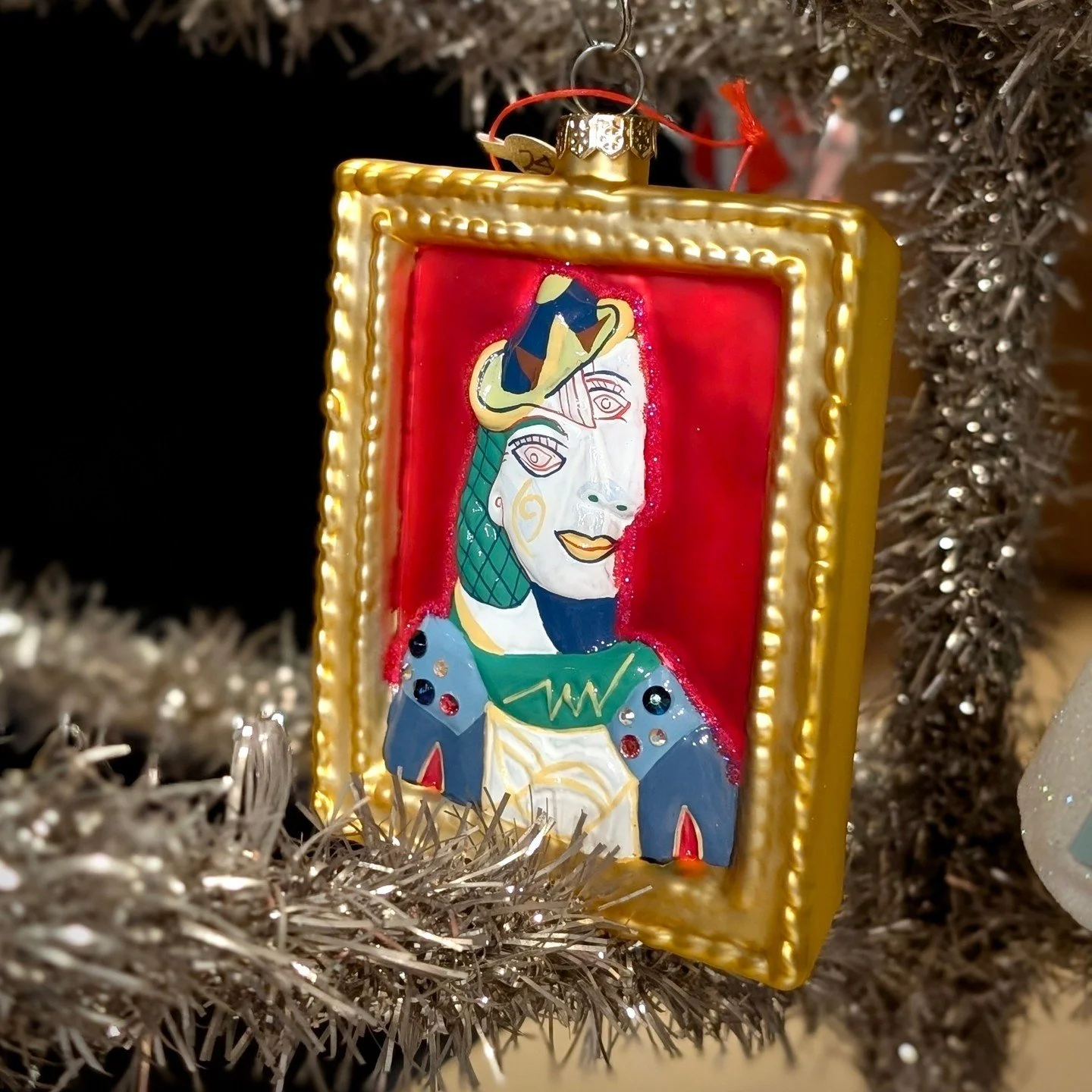 Swing by Mitrebox for hand-painted glass and felt ornaments that&rsquo;ll make your tree the talk of the town.🎄✨ 

(Free parking in the back!)

#notyouraverageholidaydecor #glassandglam #treewithattitude #shopsmall #mitreboxmpls #northloop #northloo