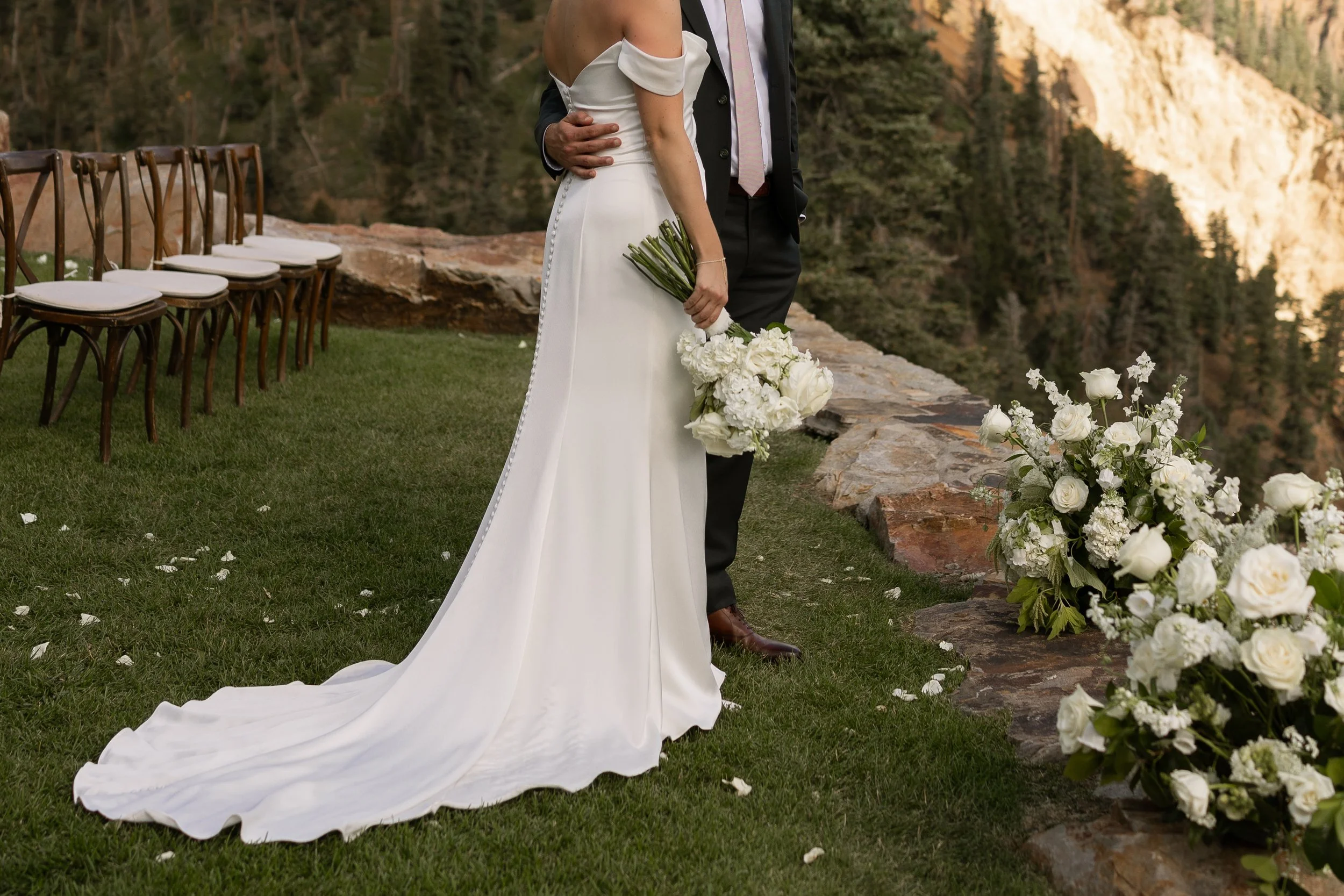 The Perfect Mountain Wedding Weekend Timeline at Gold Mountain Ranch