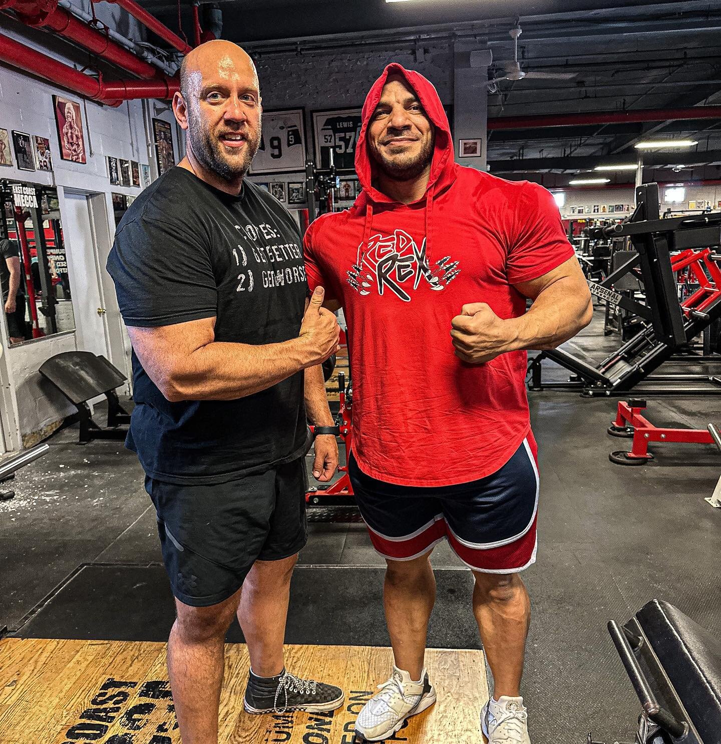 Bald is beautiful. Trained legs today next to the legendary @big_ramy 
.
@bevsgym 
.
#bevsgym
#longisland 
#gymlife #mrolympia #bodybuilding #fitnessmotivation #liftheavy