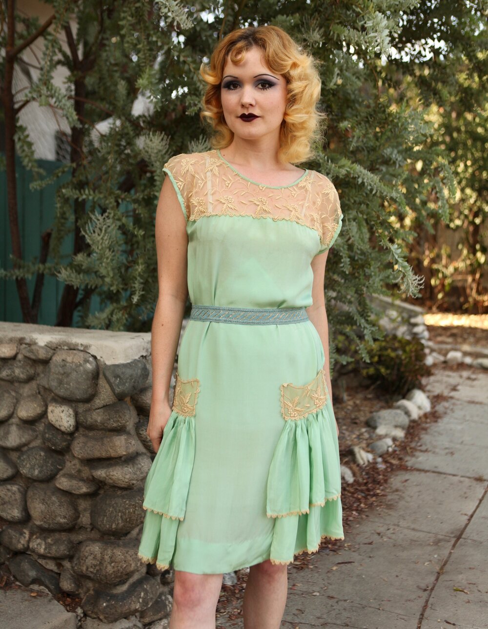 desaparecer Decoración rueda 1920s Mint Green Silk Drop Waist Dress with Cream Lace — Sister Midnight  Vintage