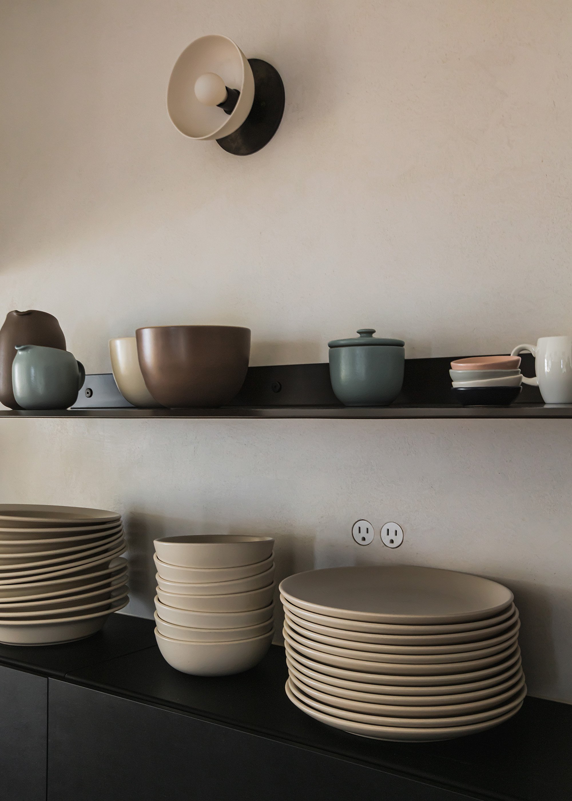 Decorative plaster and open shelving in a Brooklyn apartment combination