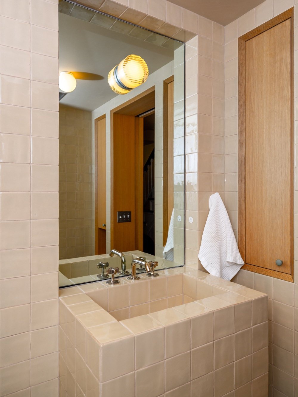 MONROE TOWNHOUSE — Shapeless Studio