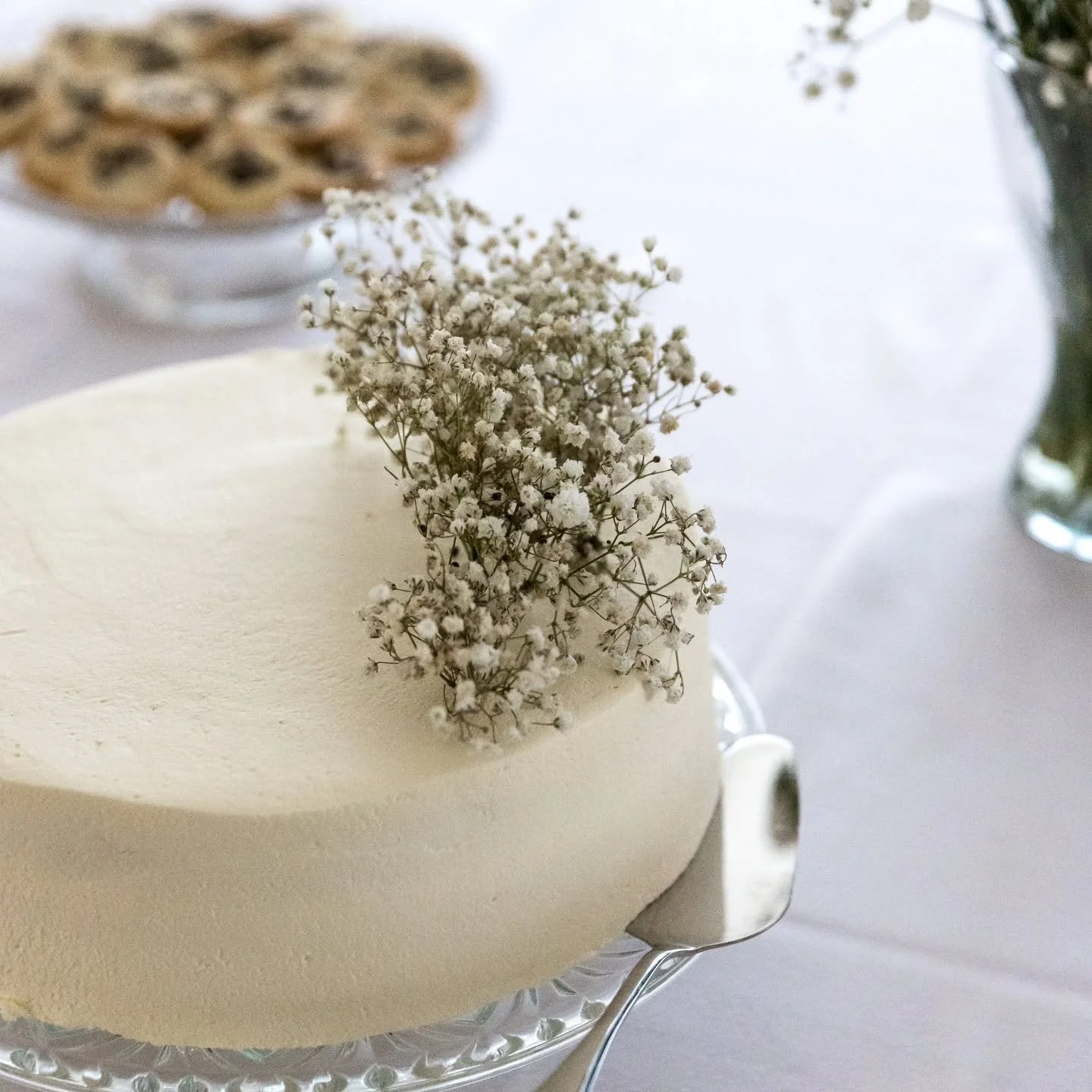 Kes&auml;h&auml;iden yksityiskohtia pimenev&auml;&auml;n syksyyn. 🍂

N&auml;iss&auml; h&auml;iss&auml; olikin oikein sotilastunnelmaa, paljon kivoja, erilaisia yksityiskohtia. 🤩

#valokuvaajaoulu #valokuvausoulu #h&auml;&auml;kuvaajaoulu #h&auml;&a