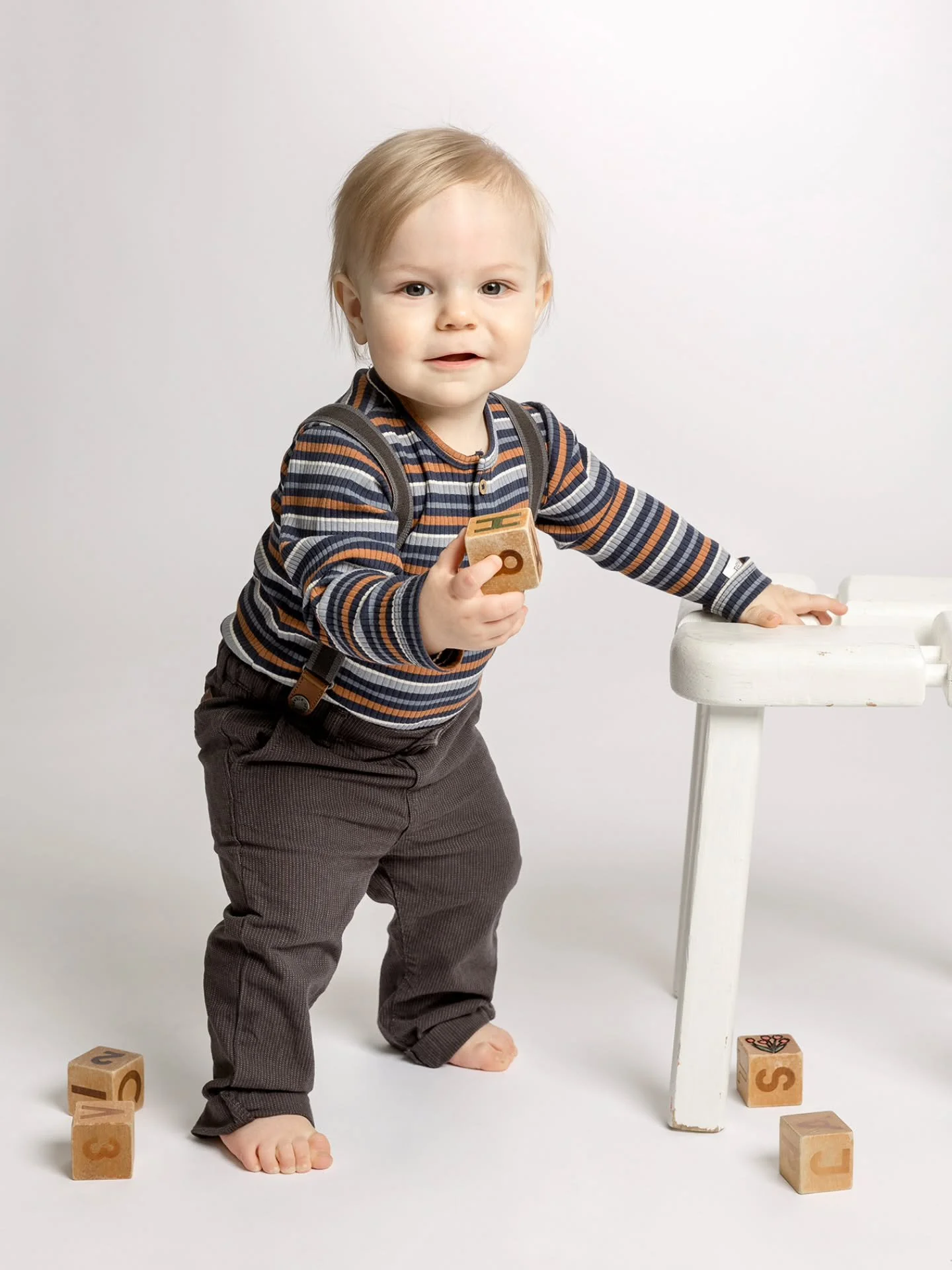 Laskelmieni mukaan olen tehnyt kuvausvuosieni aikana eniten vauvakuvauksia, jotka ovat kyll&auml; my&ouml;s ihan lemppareita itsellenikin. 😍 Ihania yksivuotiaita on my&ouml;s kuvailtu ja heit&auml; kyll&auml; mielell&auml;ni ottaisin kamerani eteen 