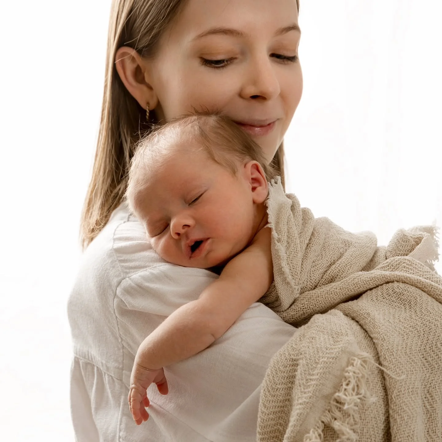 Viime hetken vinkkin&auml; viel&auml; ennen joulua, mik&auml;li pukinkontista viel&auml; uupuu jotain: valokuvauslahjakortin saat n&auml;pp&auml;r&auml;sti s&auml;hk&ouml;postiisi ja saat sen haluamallesi summalle. 🥰

Ihanaa joulun aikaa! ❤️

#valok
