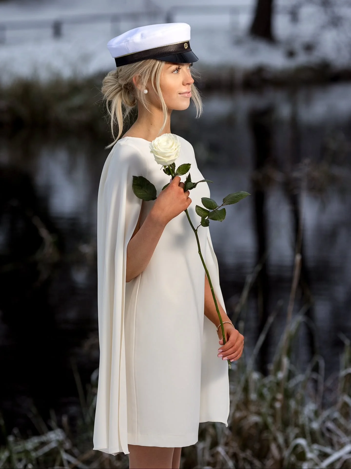 T&auml;st&auml; talvisesta ylioppilaskuvauksesta tuli kyll&auml; varsin suomalainen tunnelma, eli t&auml;n upean ylioppilaan kuvien my&ouml;t&auml; toivotan kaikille ihanaa itsen&auml;isyysp&auml;iv&auml;&auml;! 💙🤍

#ylioppilaskuvaus #ylioppilas #y