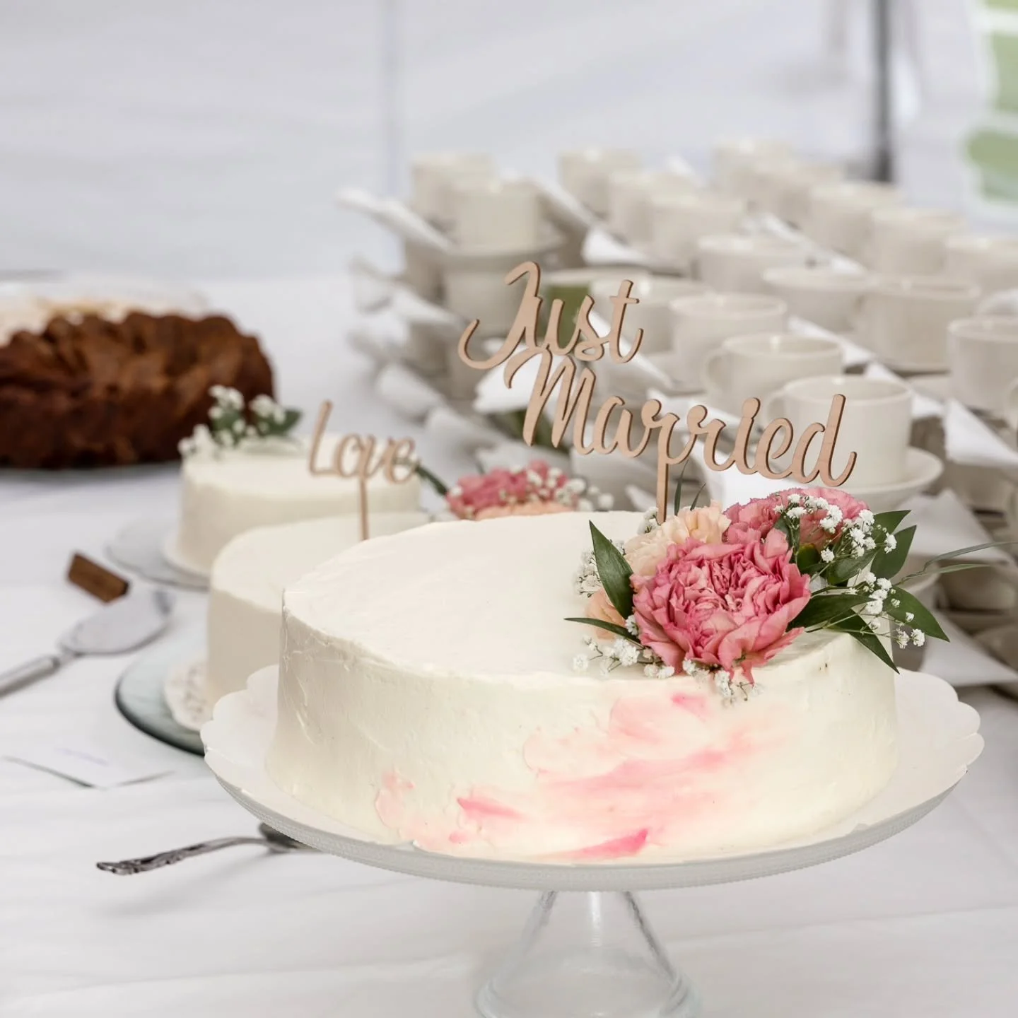 Toivottavasti sun maanantai maistuu yht&auml; makealta kun n&auml;&auml; h&auml;&auml;kakut 🤍 

Oma rytmi meinaa edelleen olla hukassa ja aikaiset her&auml;tykset on v&auml;h&auml;n vaikeita, mutta huomattavasti kivempaa her&auml;t&auml; kun kalente