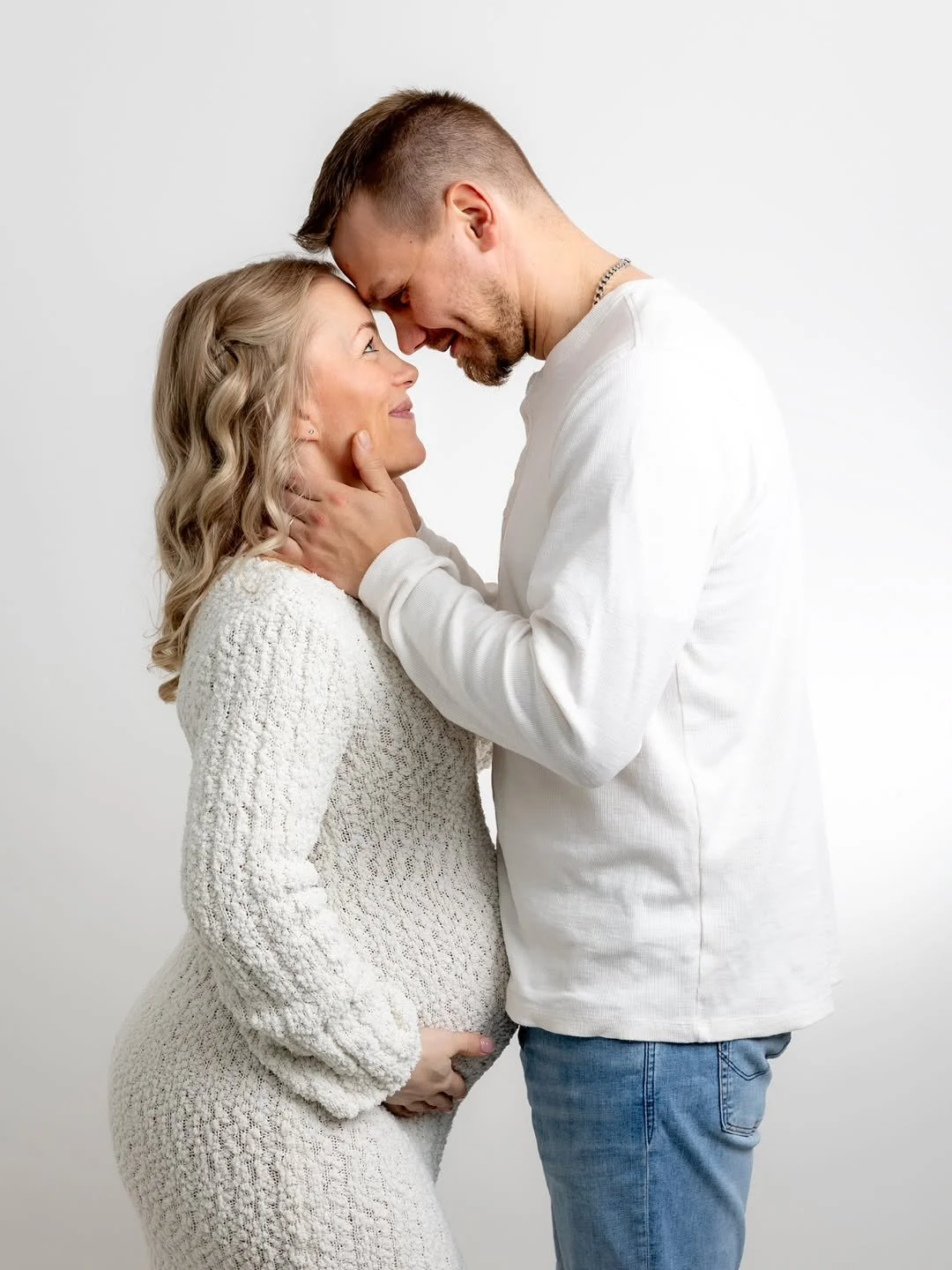 T&auml;&auml;ll&auml; ty&ouml;n alla on uusi valmistautumisopas kuvauksiin. Edellisess&auml; versiossa on ollut niin paljon vanhaa tietoa ja nyt kun varauksia on tipahdellut (kiitos viel&auml; superpaljon 🤍) haluaisin ett&auml; saisitte kattavasti t