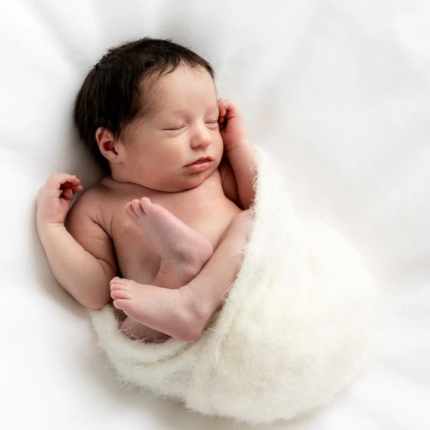 Ihan pieni ja untuvainen 🤍 T&auml;n vuoden ekasta vauvakuvauksesta muutama palanen 🫶

Mukavaa tiistaita! 

#vauvakuvaus #vauvakuvausoulu #valokuvausoulu #oulu #vauva2026