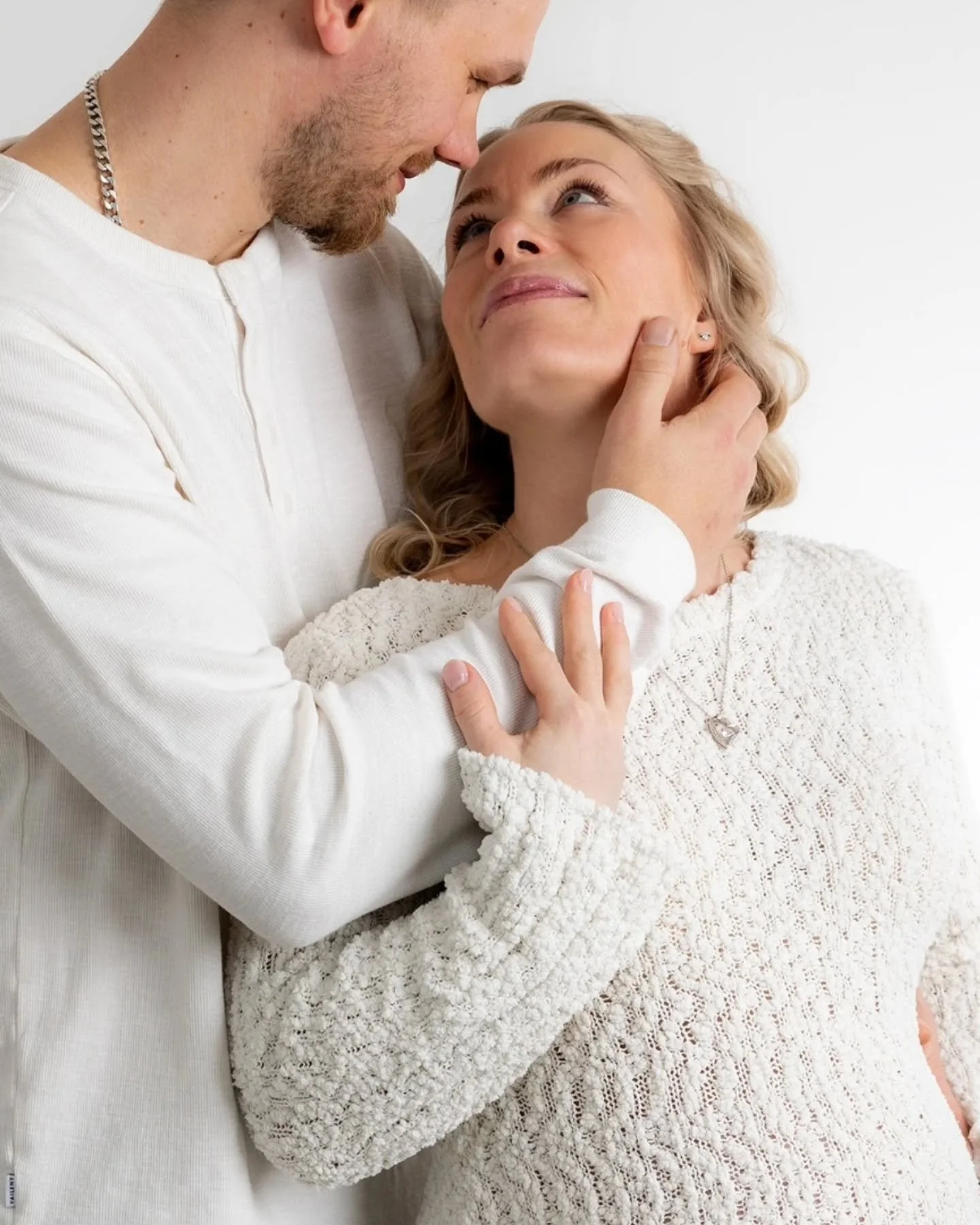 Tykk&auml;&auml;n superpaljon kuvata odotuskuvauksia, niin ainutlaatuista p&auml;&auml;st&auml; teille tekem&auml;&auml;n muistoja t&auml;st&auml; hetkest&auml;. El&auml;m&auml;n todellisesti muuttava ja mullistuttava onni. 🫶

Odotuskuvaus ajoitetaa