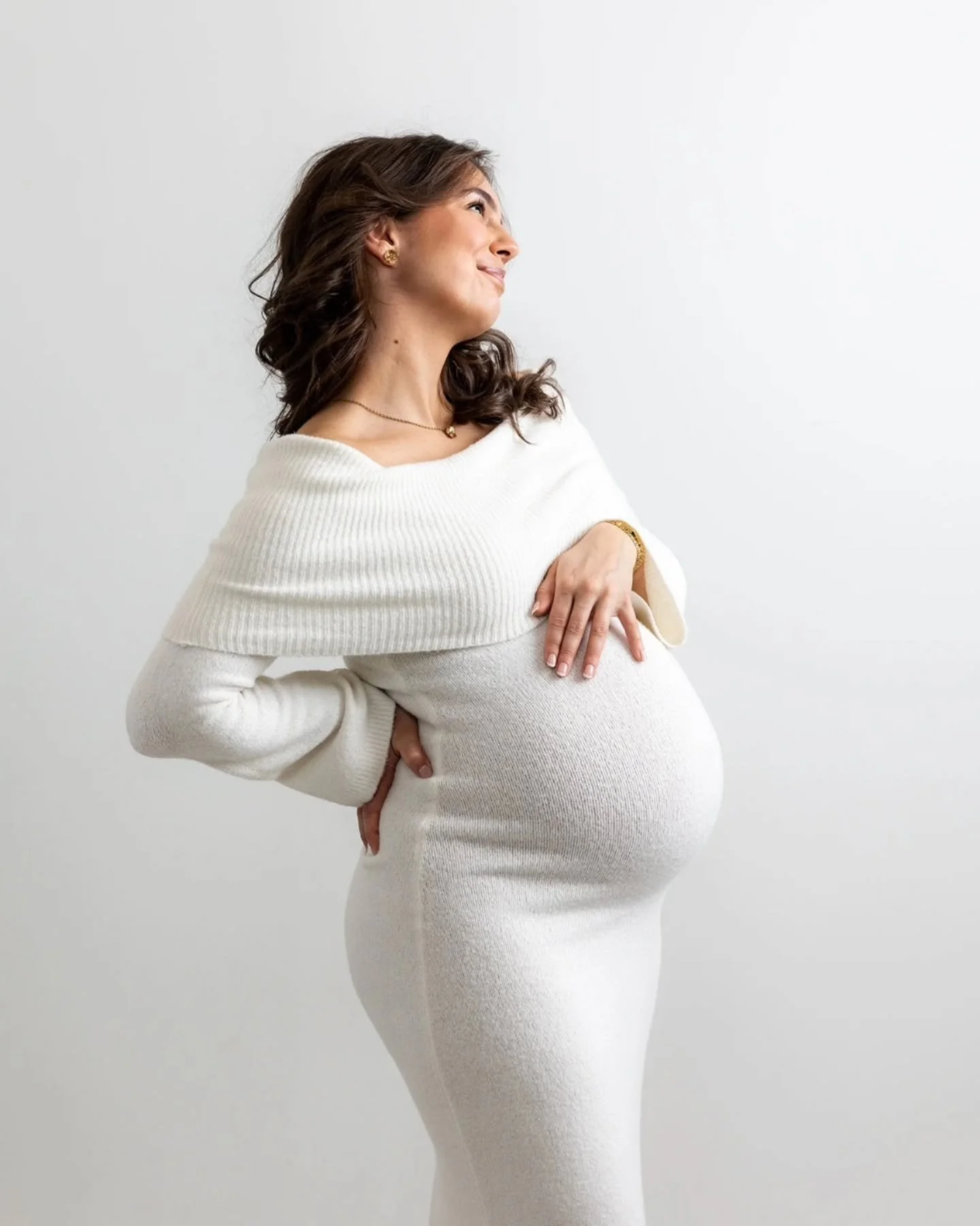 Ei voi kuin ihastella, kuinka uskomattoman upeita tulevia odottajia olen p&auml;&auml;ssyt kuvaamaan viimeaikoina 🥹🤍

En malta odottaa ett&auml; p&auml;&auml;sen kuvaamaan teid&auml;n pikkuisia 🫶 

Ihanaa viikonloppua! 

#valokuvausoulu #valokuvaa