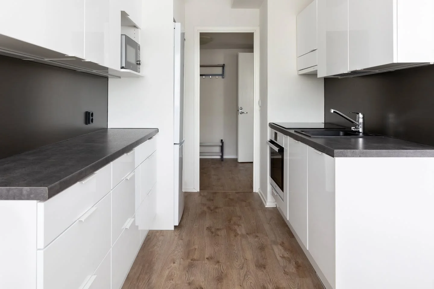 Tiesitk&ouml;, ett&auml; kuvaan mielell&auml;ni my&ouml;s asuntoja Oulun alueella? 😊

T&auml;ss&auml;p&auml; vasta kuvattu, pian vuokralle ilmestyv&auml; kaunis kaksio, jonne tein my&ouml;s digistailausta. 🛋️

#asuntokuvaus #asuntokuvausoulu #asunn