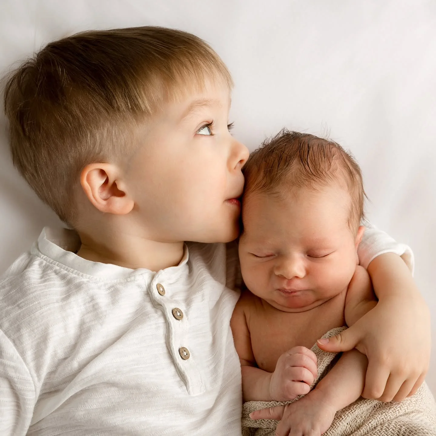 Alkuvuoden kampanja jatkuu viel&auml; maaliskuun ajan! Eli kun varaat kuvauksen, saat kolme kuvatiedostoa maksutta. 🤍

T&auml;ll&auml; viikolla olen saanut kuvata yksivuotiaan, vauvan ja viikonloppuna kuvataan viel&auml; lapsikuvaus ja asuntokuvaus,