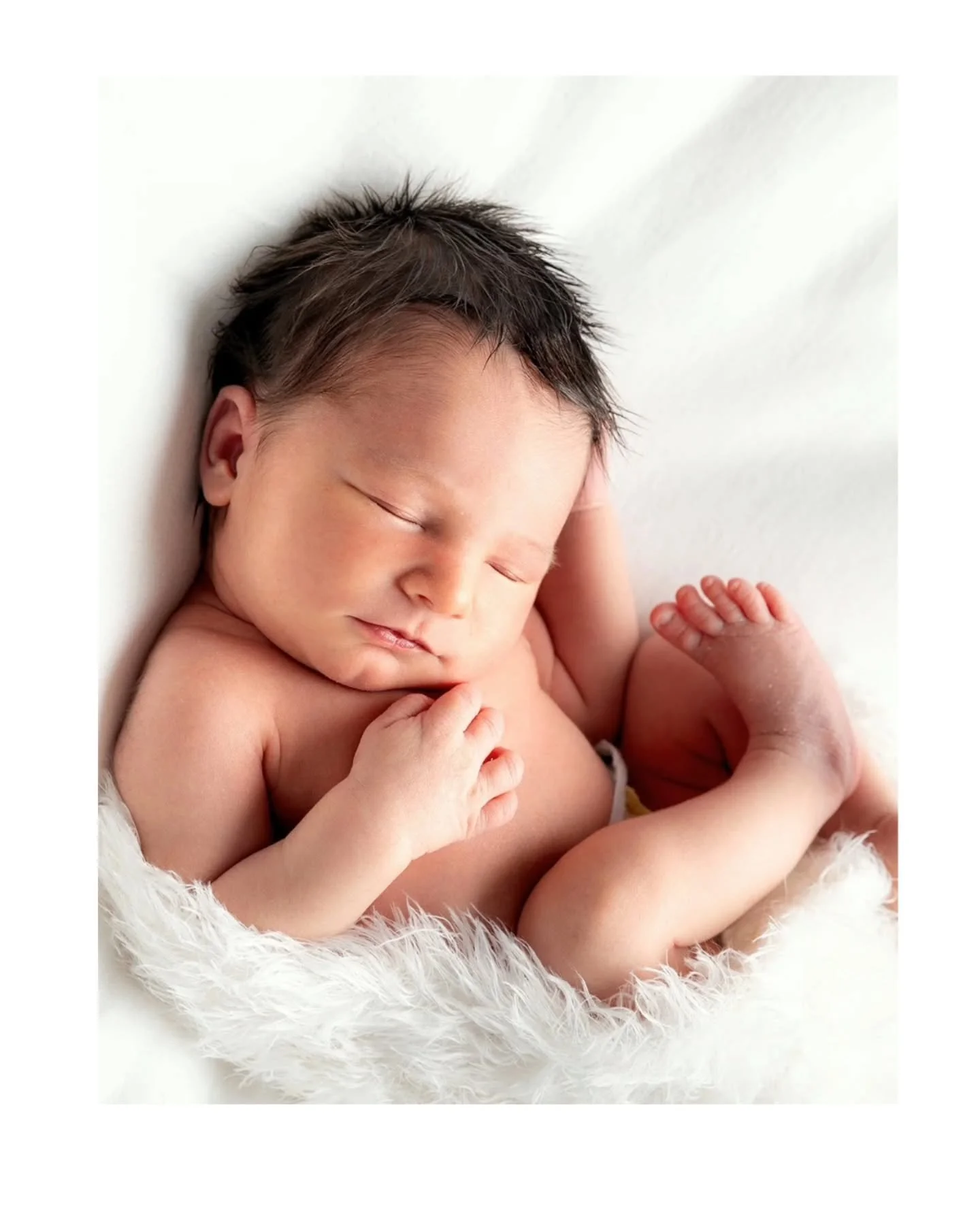 Odotellaanko teill&auml; kes&auml;vauvaa? 😍 Kalenterissa kuvausaikoja kes&auml;n ajalle rajoitetusti, joten olethan yhteydess&auml; mik&auml;li toiveena olisi kuvaukset. 🫶🏻

Odotus+vauvakuvaus kuvausmaksu 200&euro;
Vauvakuvaus kuvausmaksu 160&euro