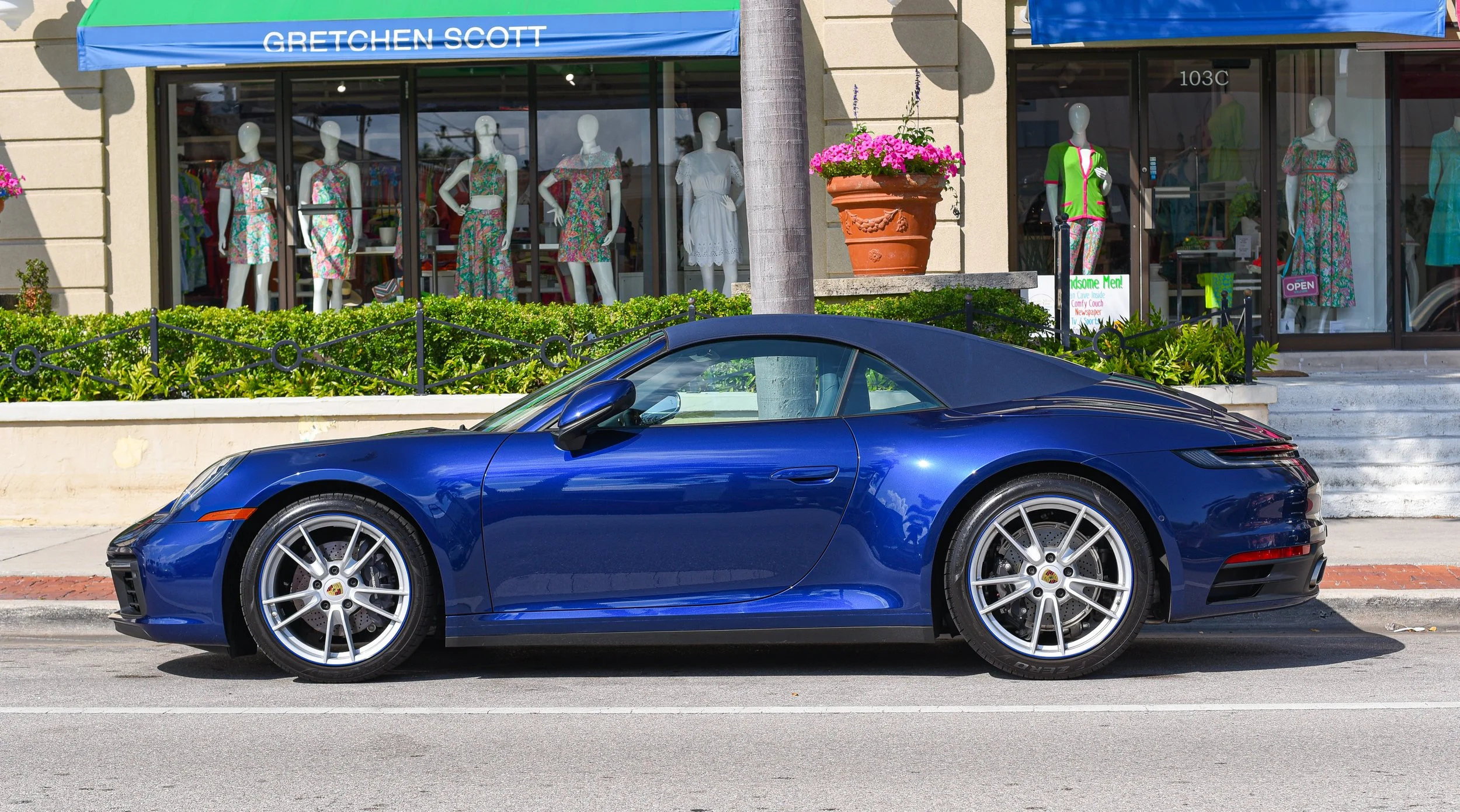 Cars of Naples 911 Cab.jpg