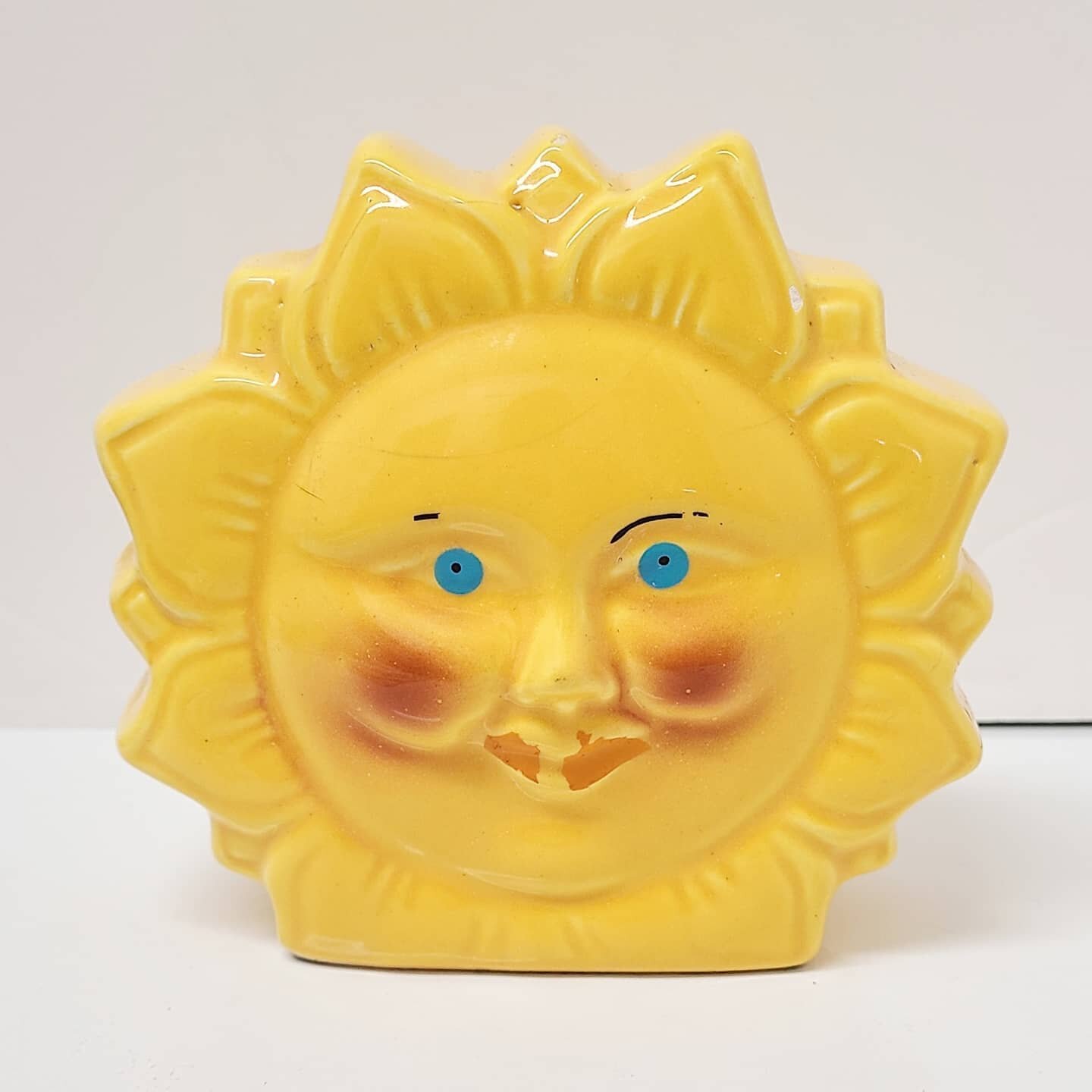 Sunshiney smiling sun figurine 🌞
He's about 5&quot; wide. Has a couple of knicks at the top and a faint line on his forehead. 
Beautiful addition to brighten up your shelf!
.
$9 + shipping
.
Claim with &quot;me&quot; or &quot;mine&quot; then DM emai