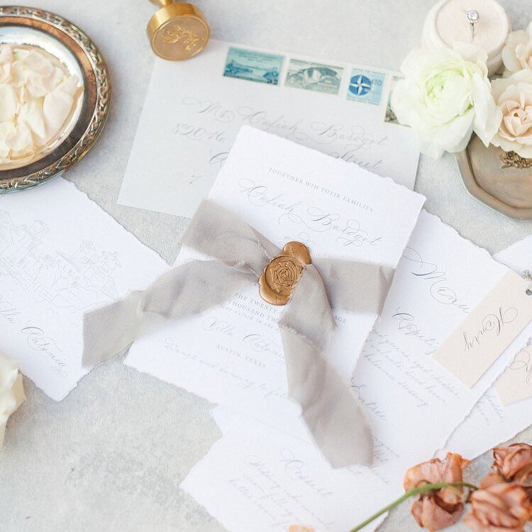 The small pieces make up the big picture. We love these sweet details by @papertieaffair_ that were created for our most recent styled shoot.
