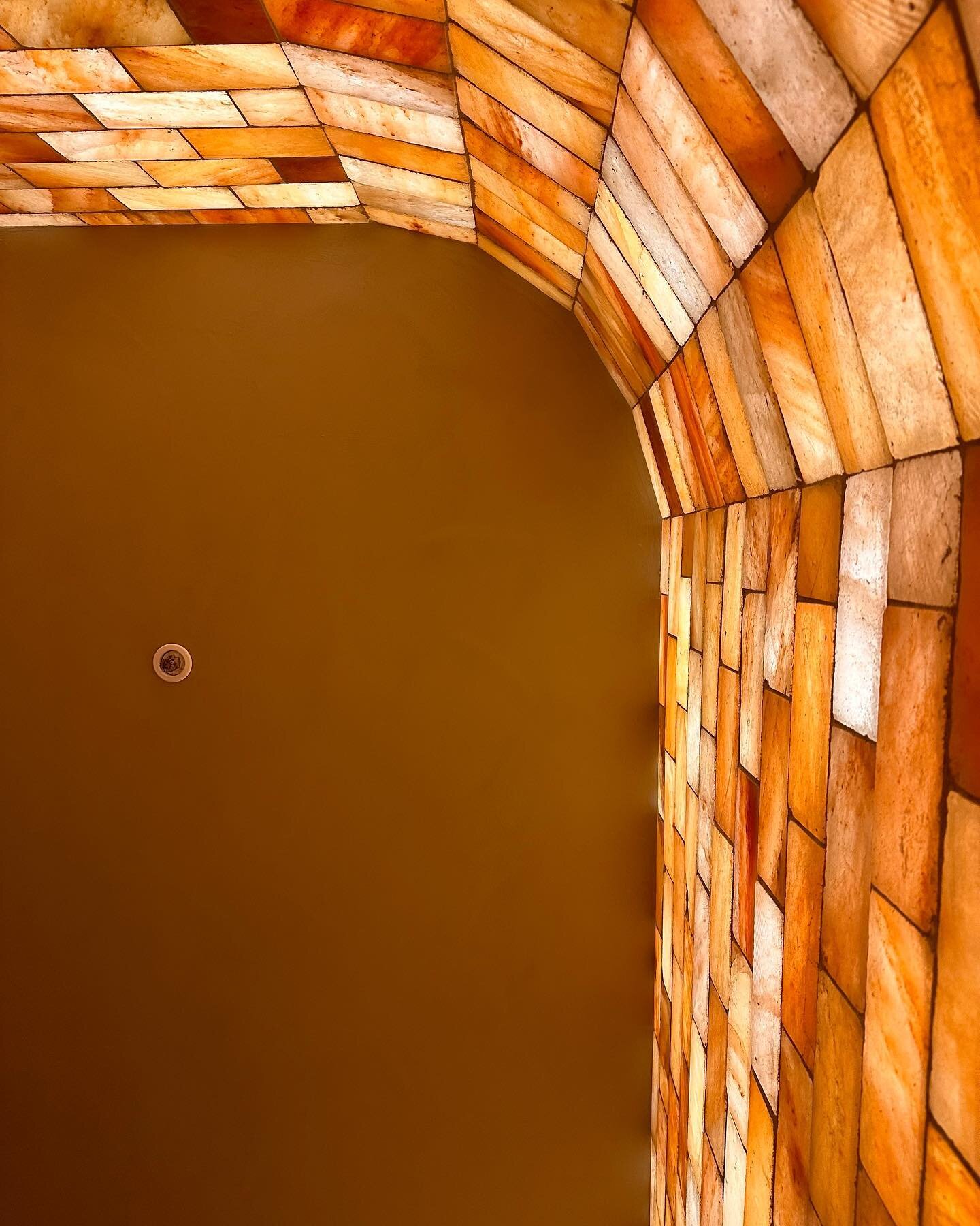 My view as I lay in the Halotherapy room @auroraspaandbathhouse 
Halotherapy is amazing for allergies, hay fever, respiratory conditions, congestion and promotes deep relaxation. The inhalation of salts opens up the airways and eases stress and anxie