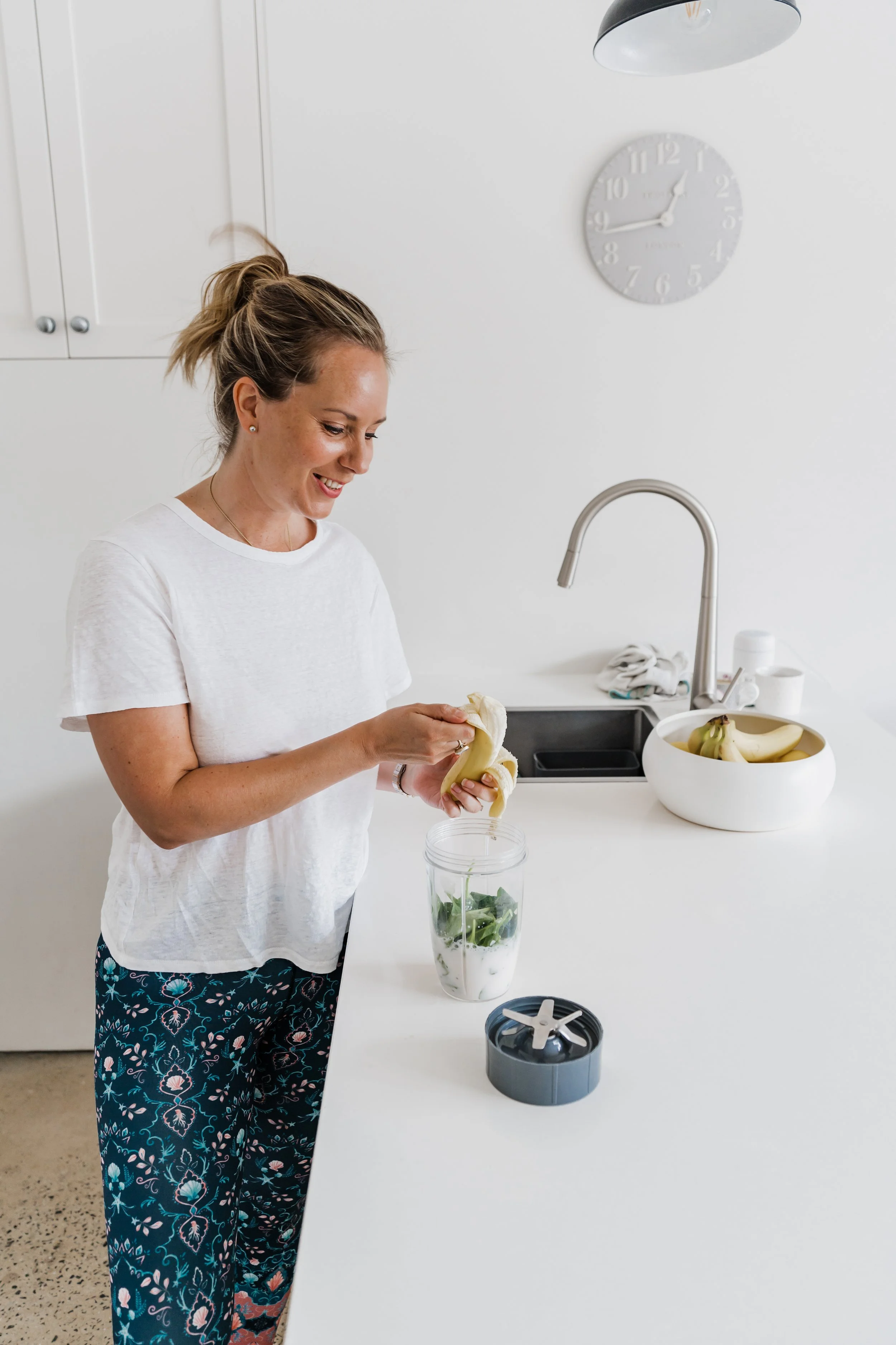 Katie Lowndes making a smoothie in her kitchen